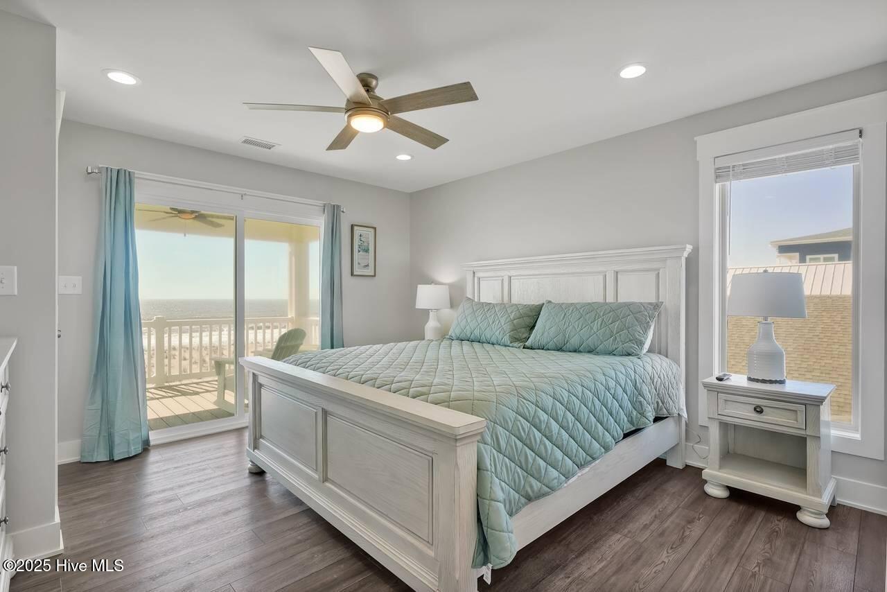 3527 E Beach Drive Property Photo 40