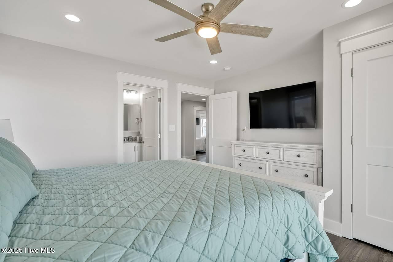 3527 E Beach Drive Property Photo 42