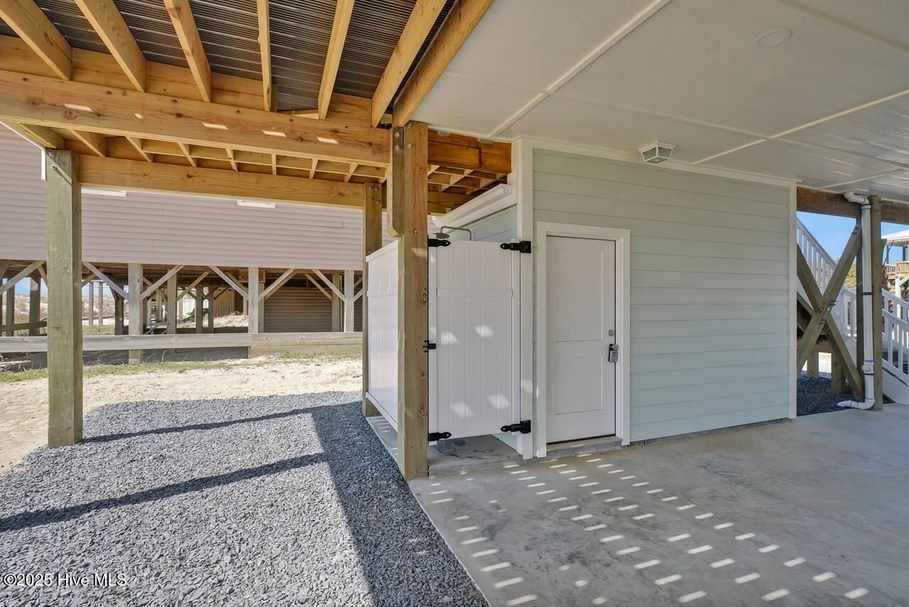 3527 E Beach Drive Property Photo 47