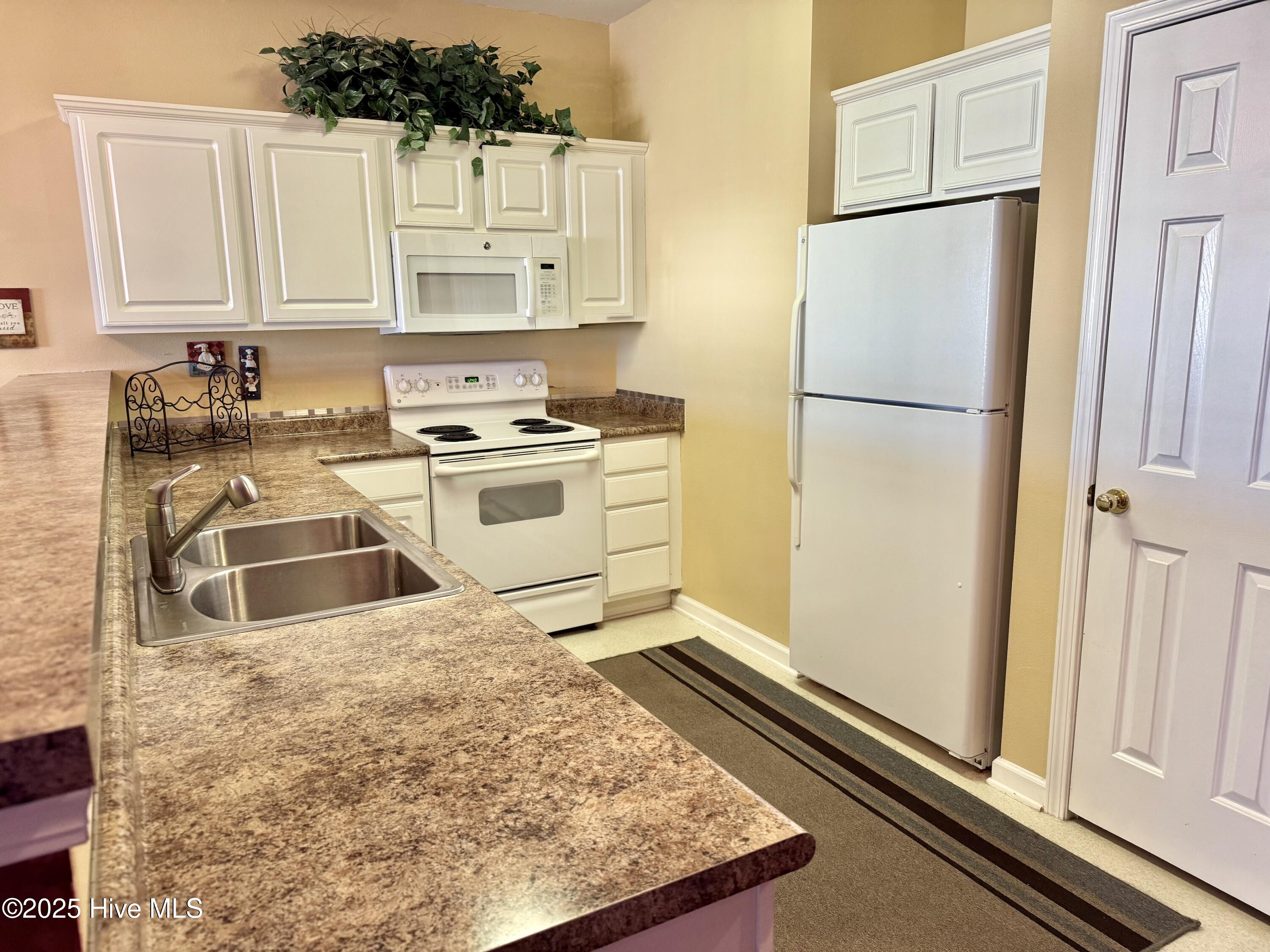 977 Great Egret Circle 4 Property Photo 8