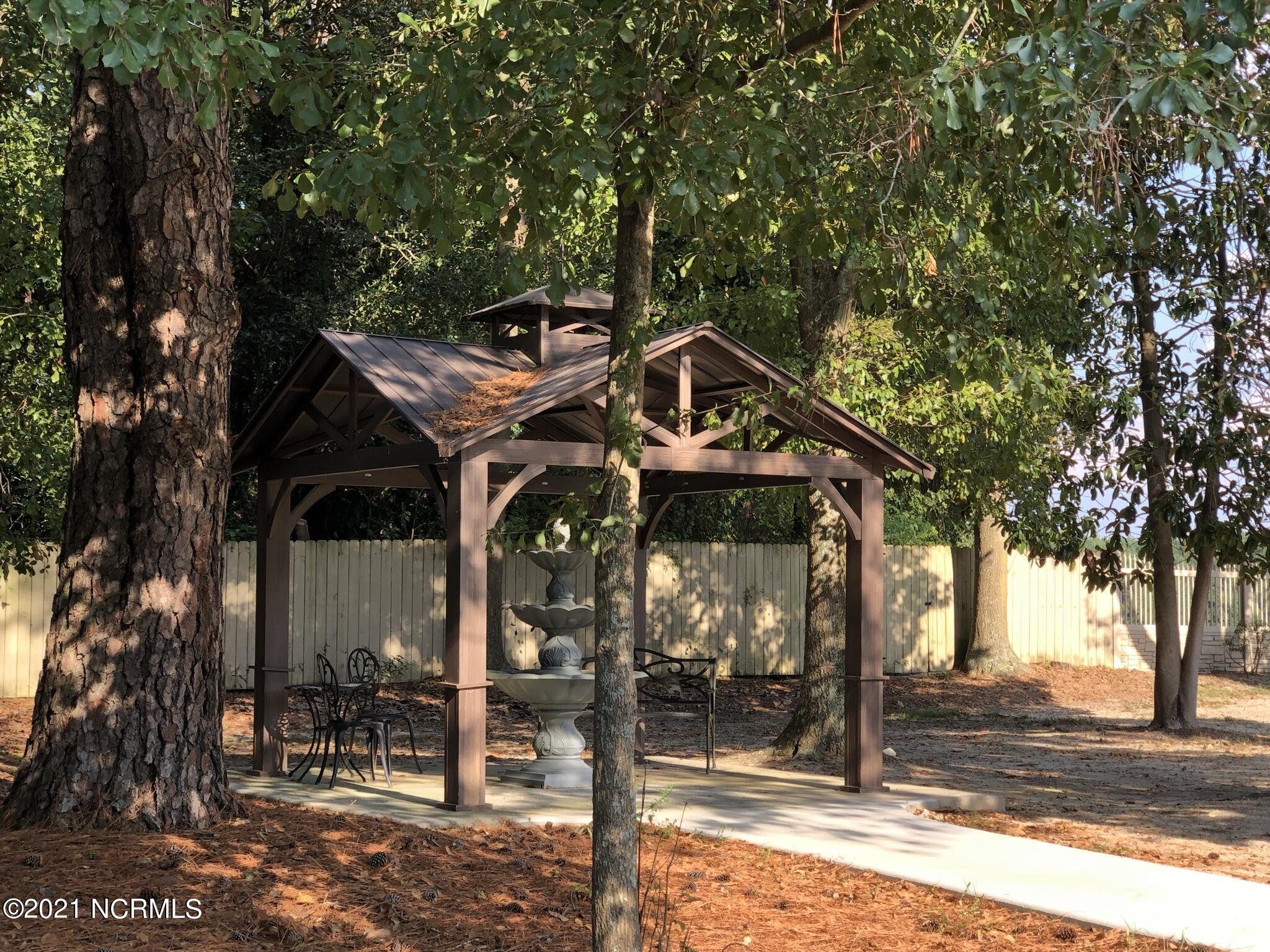 123 Village Circle Property Photo 6