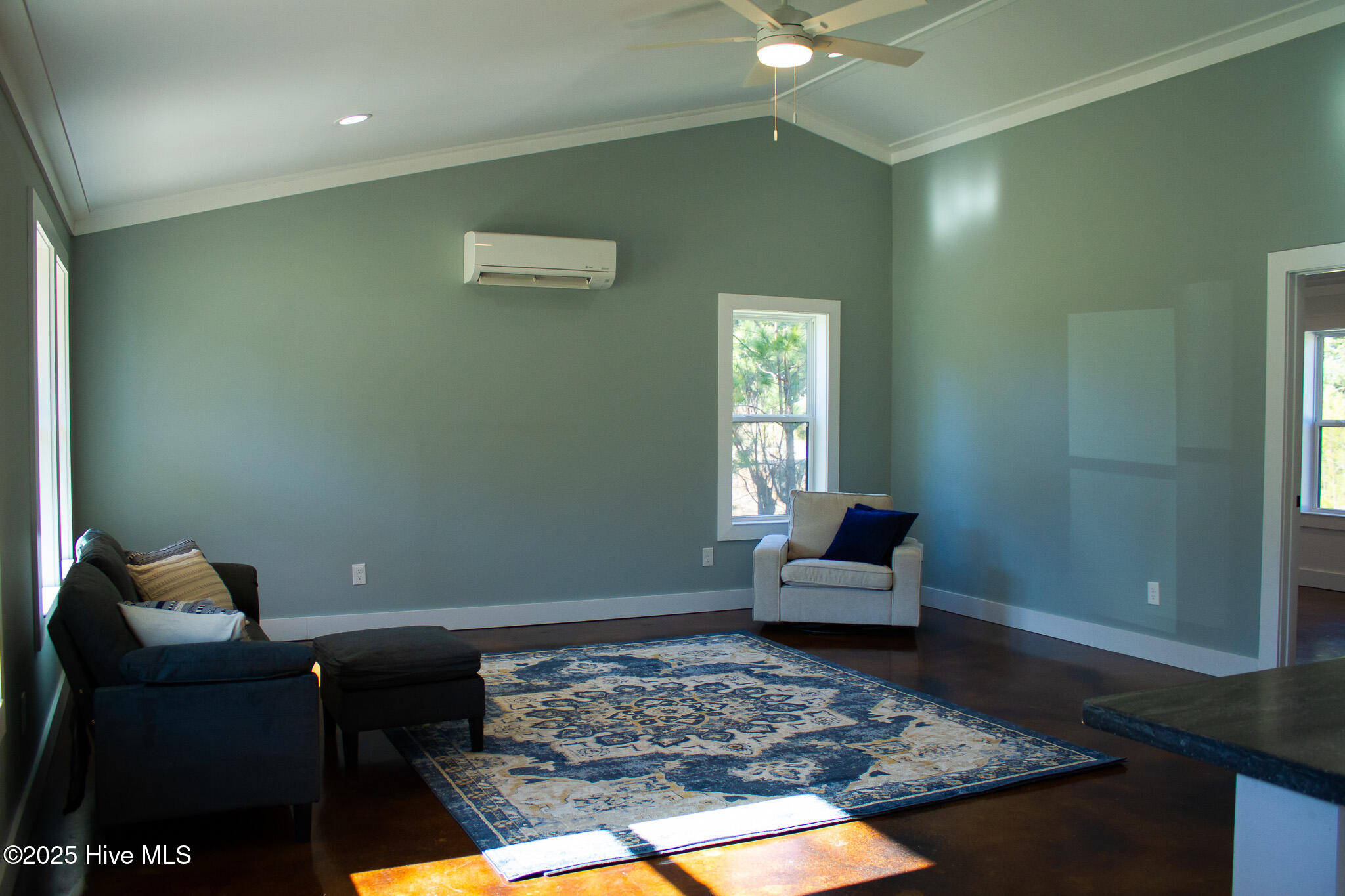411 E Gary Street Property Photo 7
