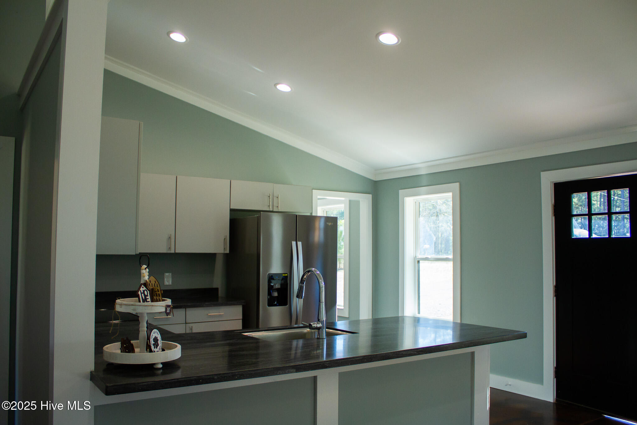 411 E Gary Street Property Photo 10