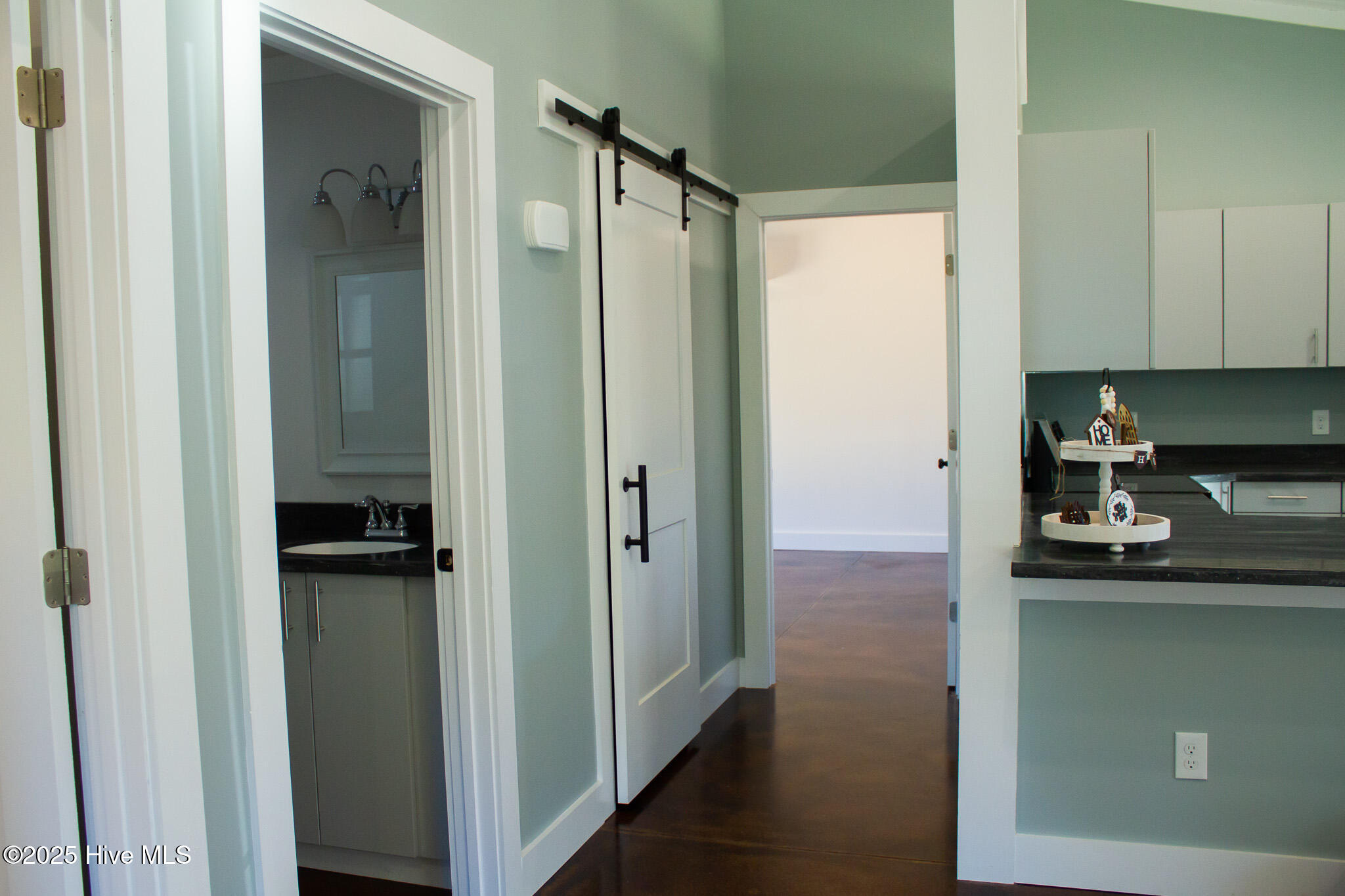 411 E Gary Street Property Photo 12