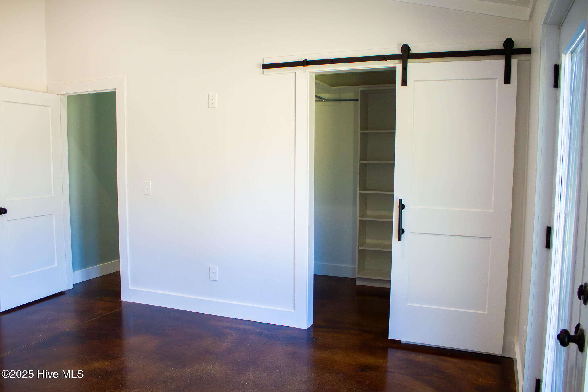 411 E Gary Street Property Photo 14
