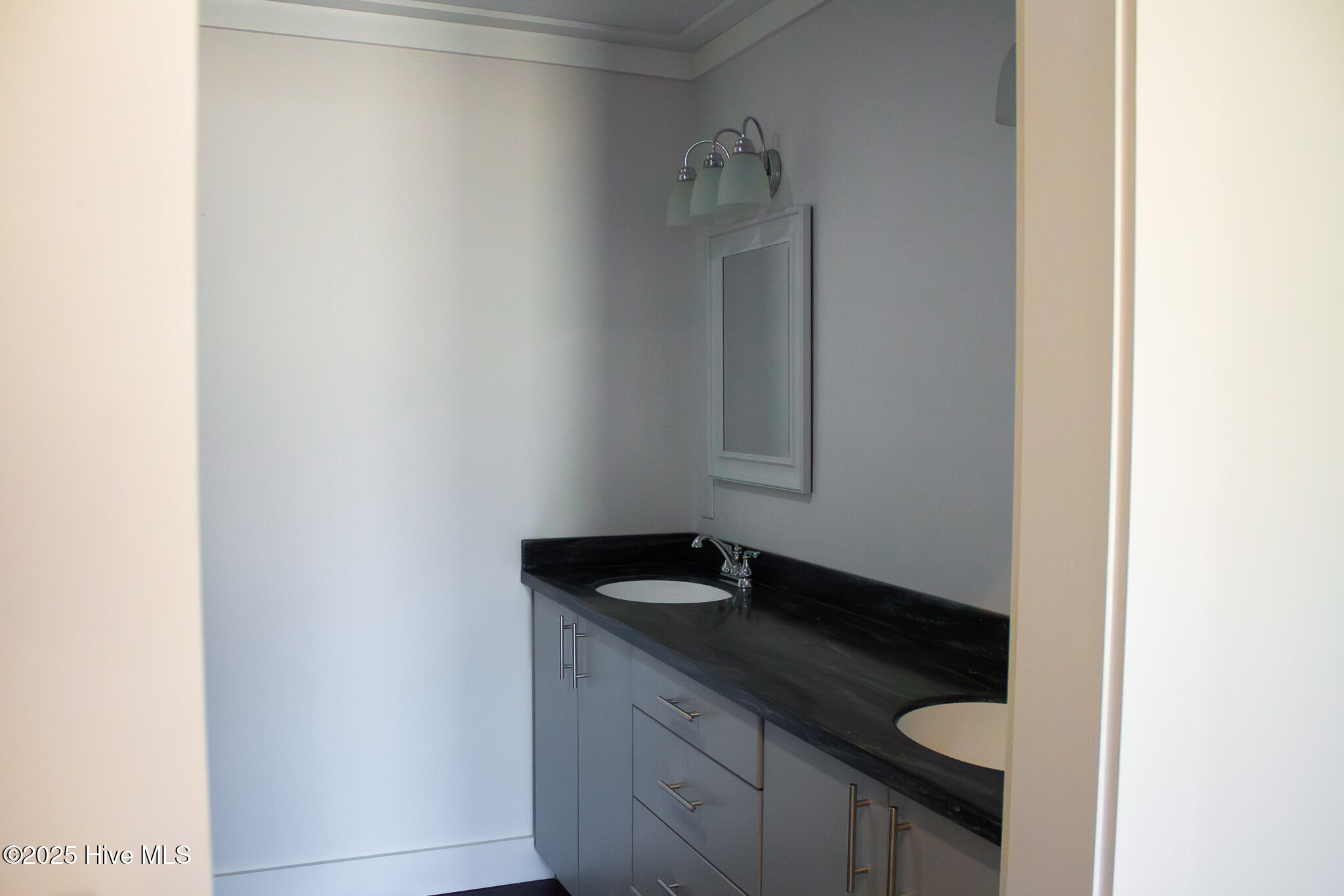 411 E Gary Street Property Photo 16