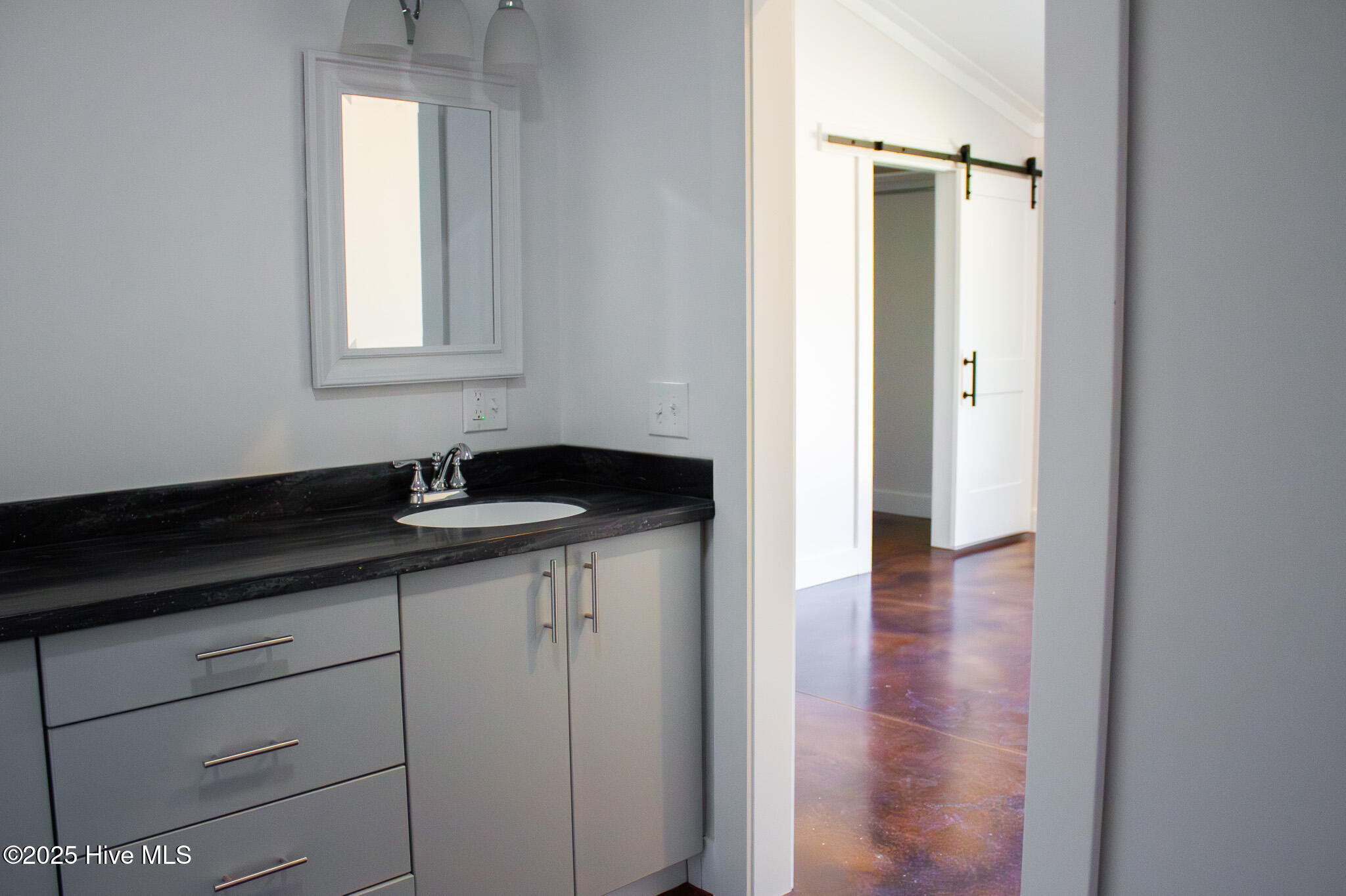 411 E Gary Street Property Photo 18