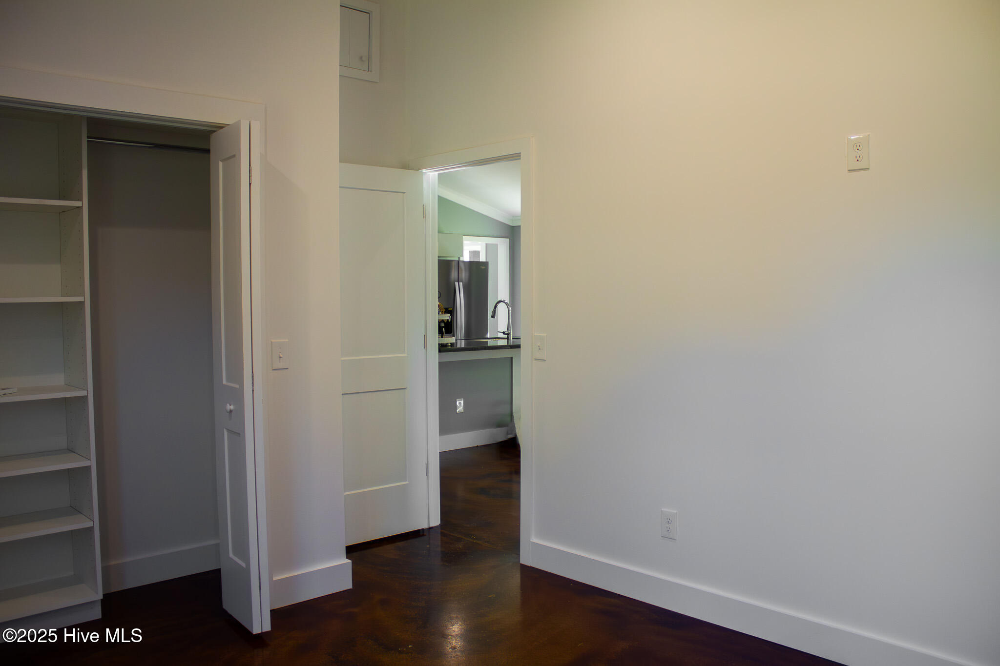 411 E Gary Street Property Photo 21