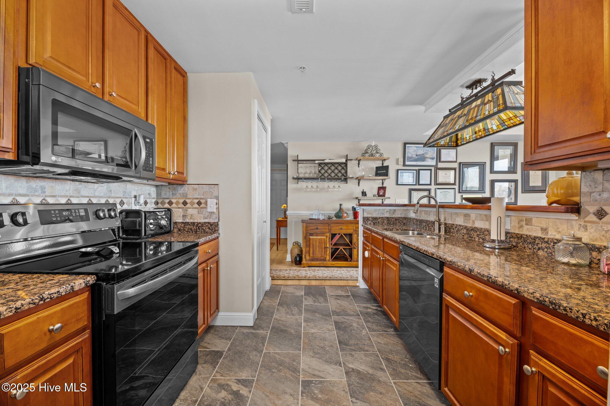 336 Sky Sail Boulevard Property Photo 8