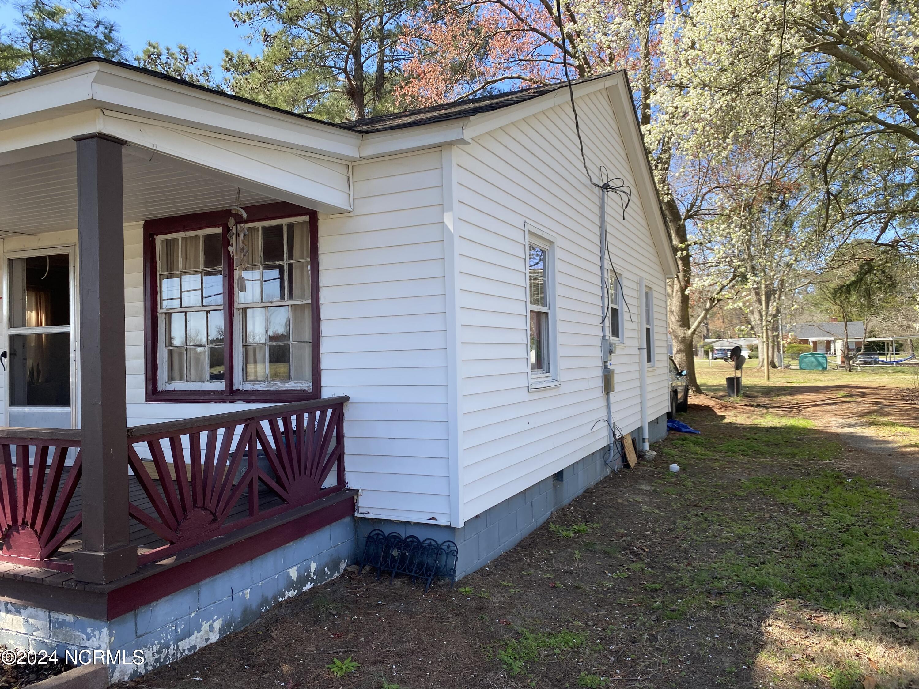 412 S William Hooker Drive Property Photo 3