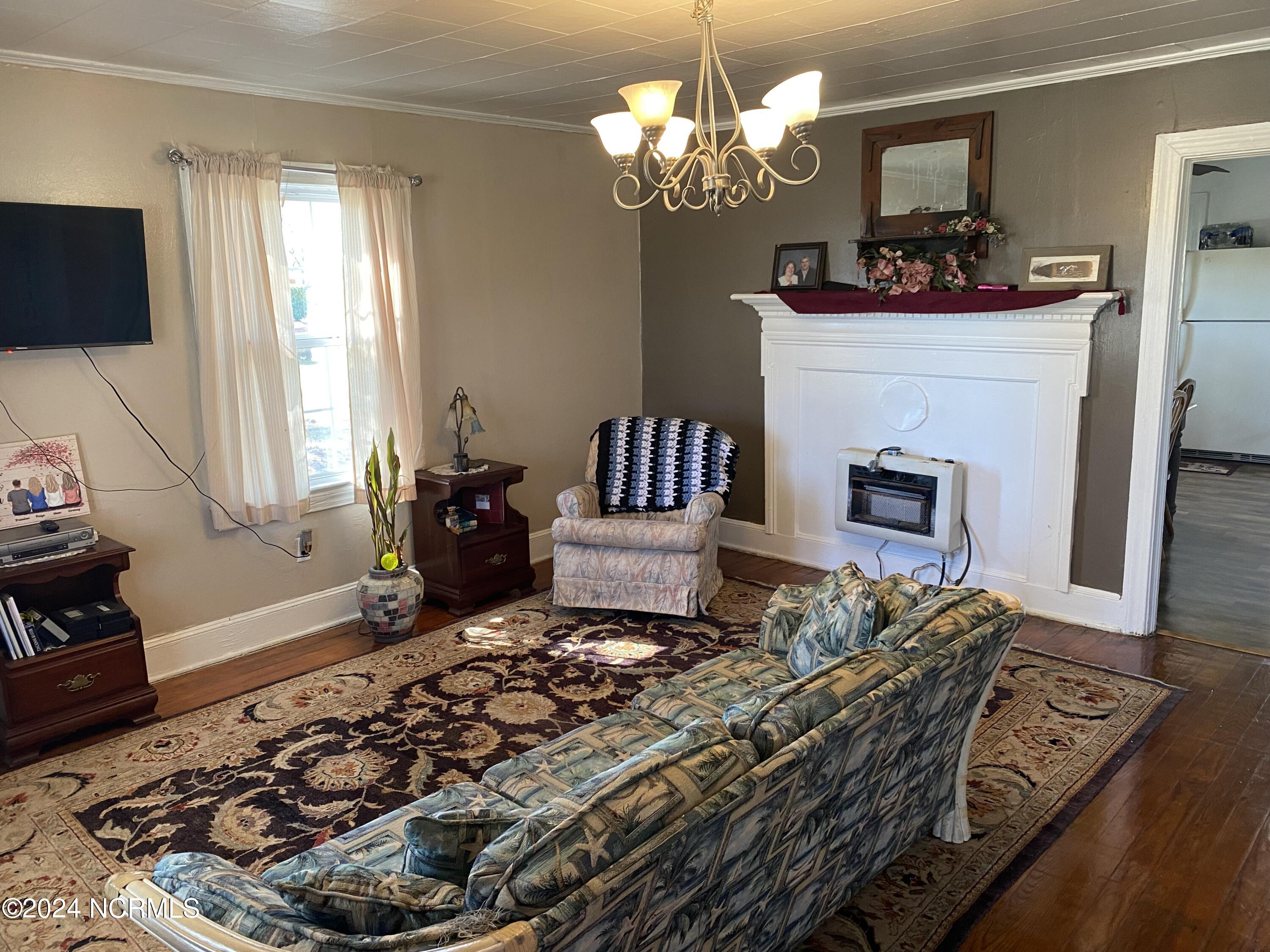 412 S William Hooker Drive Property Photo 7
