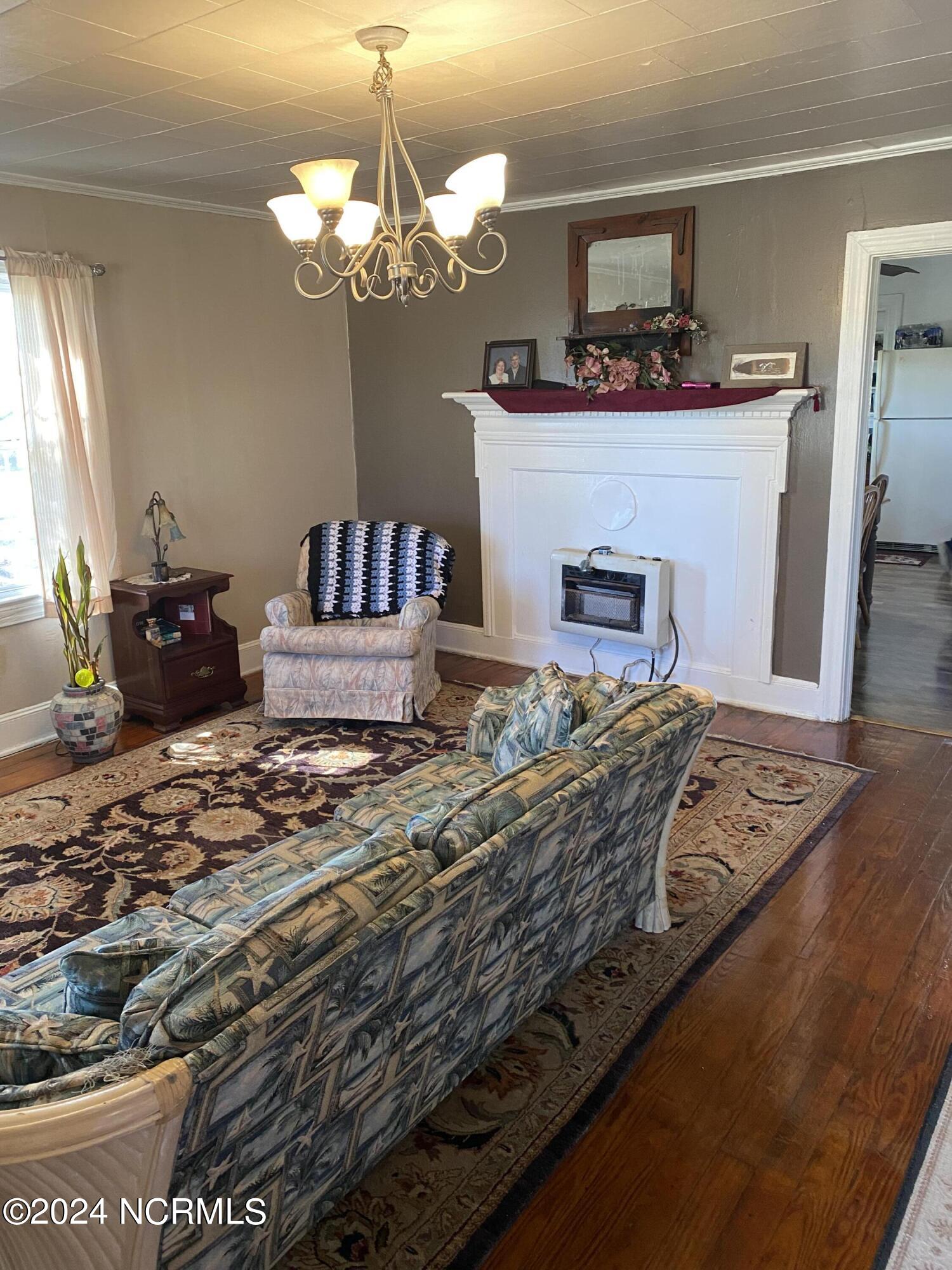 412 S William Hooker Drive Property Photo 8