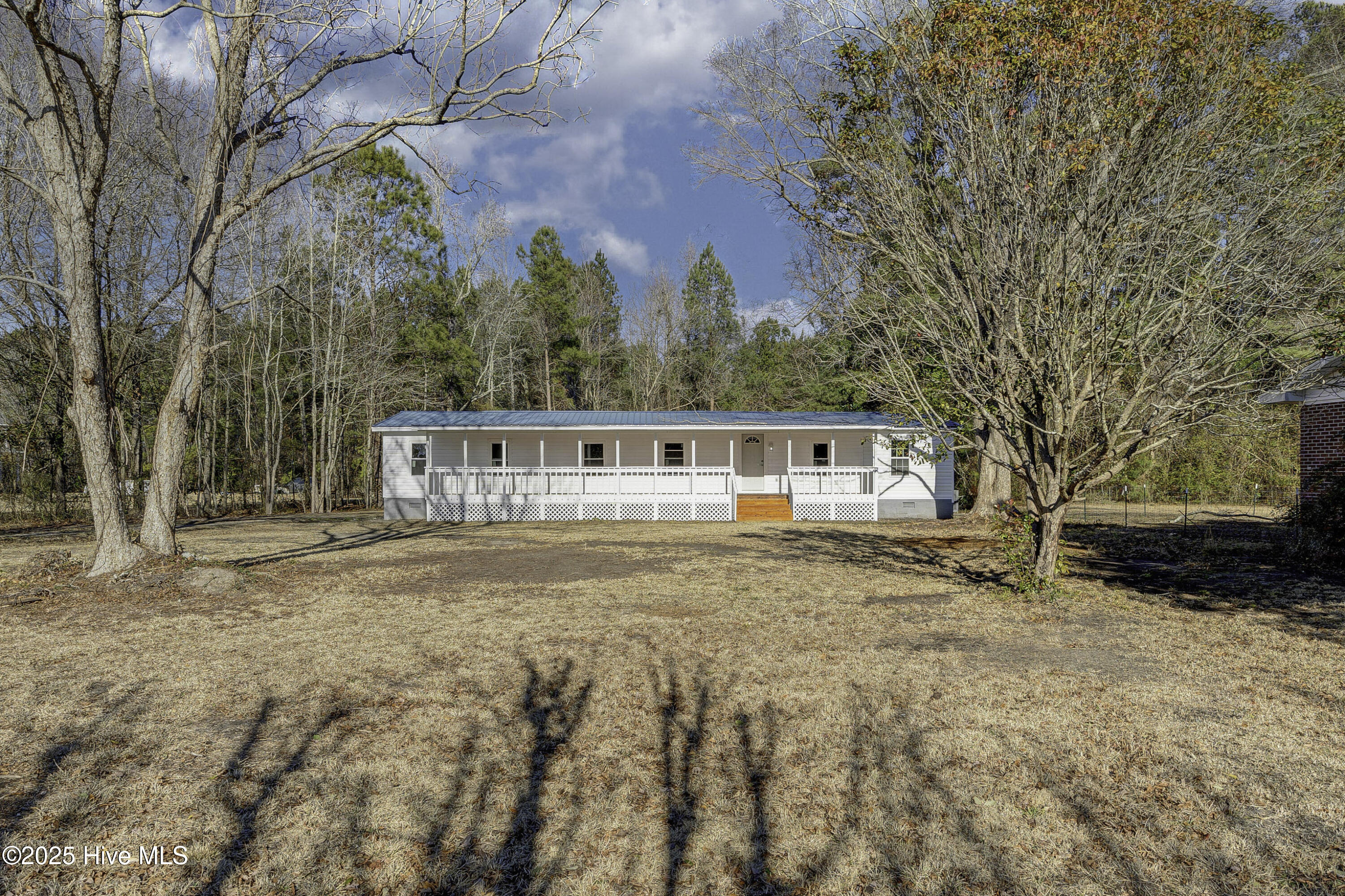 2752 Penderlea Highway Property Photo