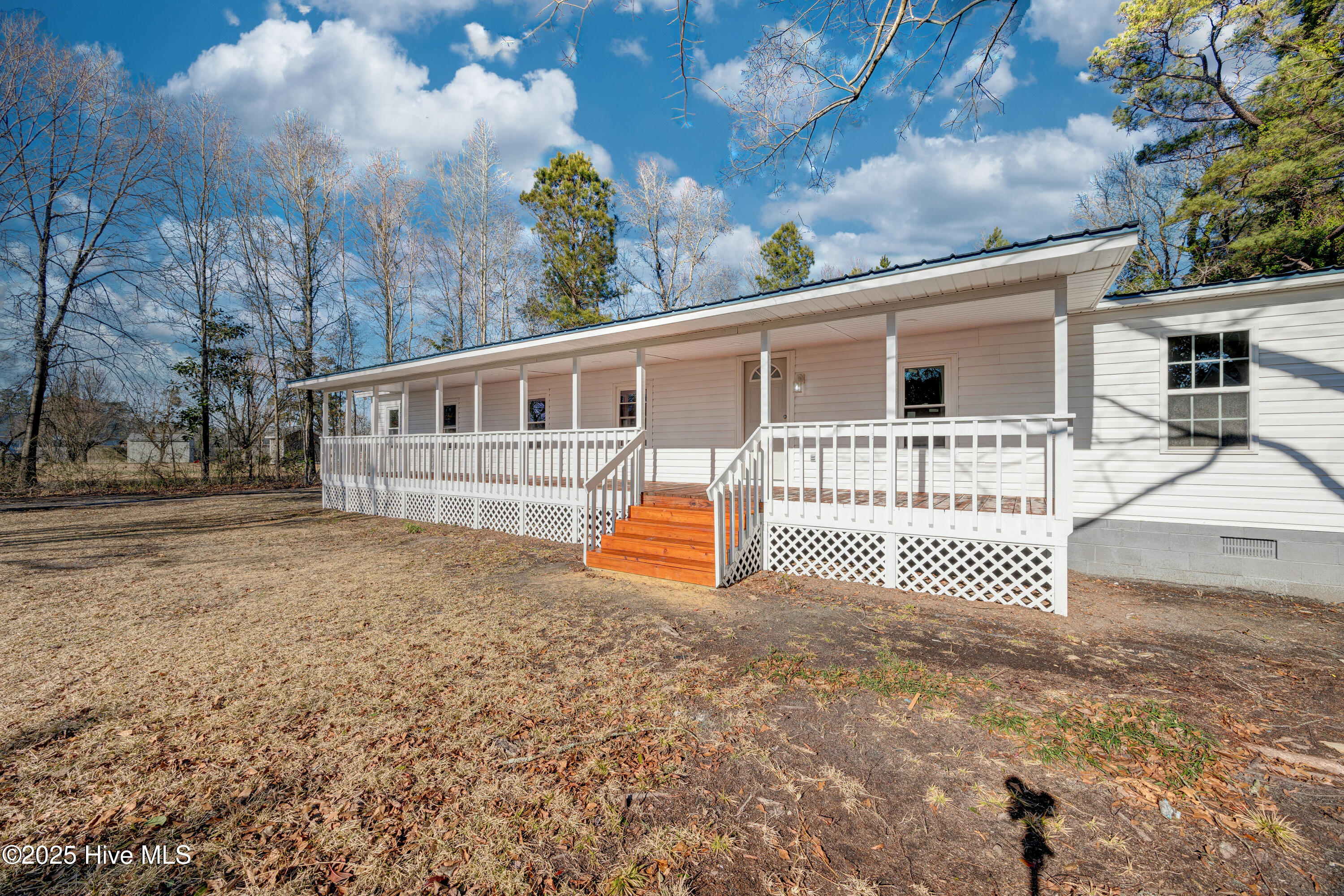 2752 Penderlea Highway Property Photo 2