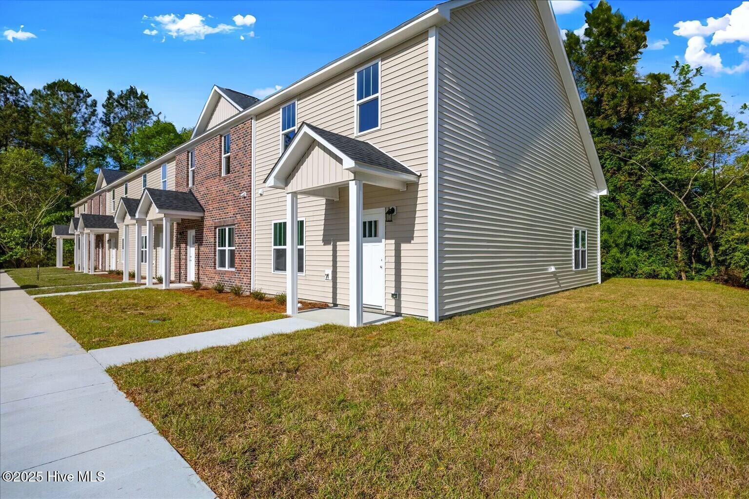 211 Lincoln Place Circle Property Photo 1