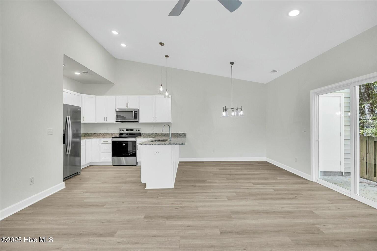 211 Lincoln Place Circle Property Photo 5