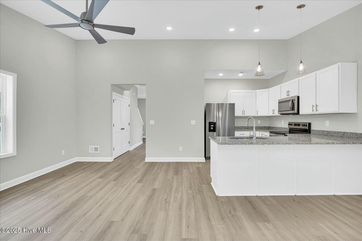 211 Lincoln Place Circle Property Photo 6