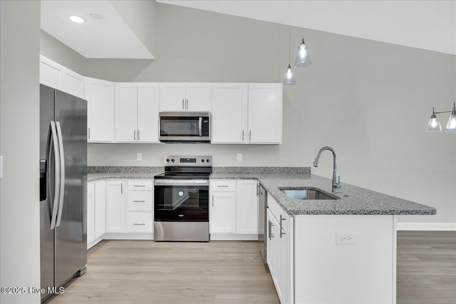 211 Lincoln Place Circle Property Photo 8