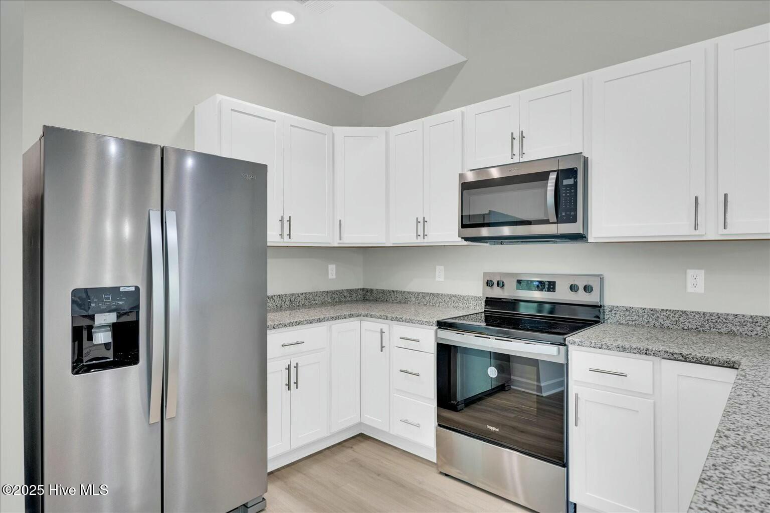 211 Lincoln Place Circle Property Photo 9