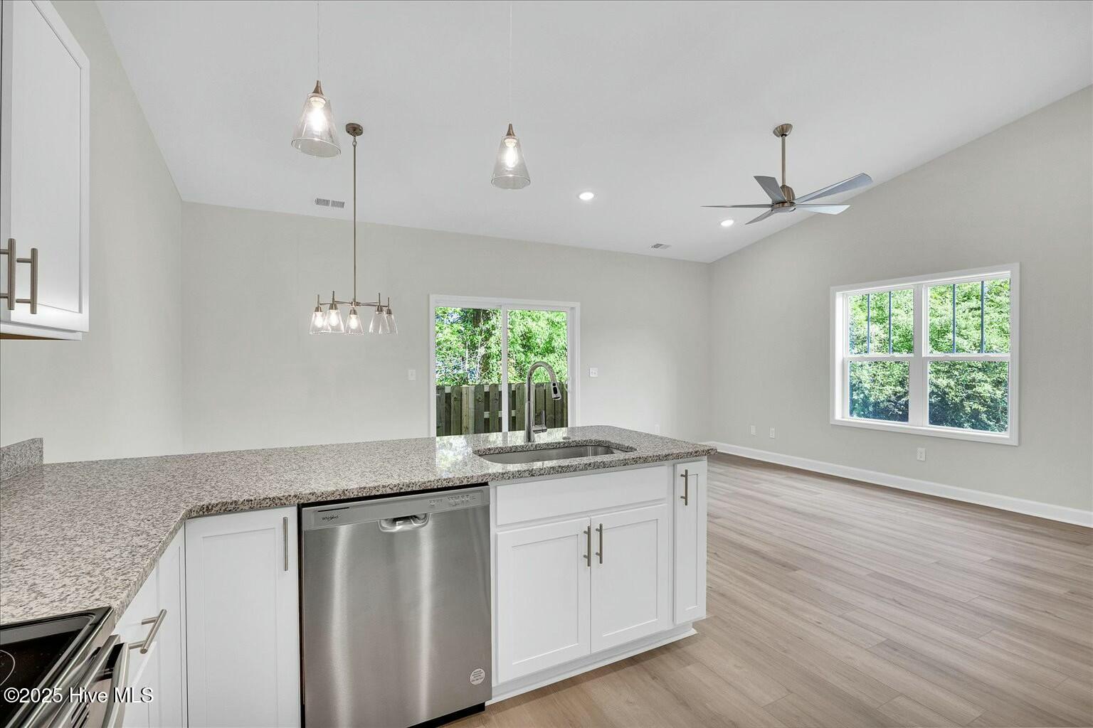 211 Lincoln Place Circle Property Photo 10