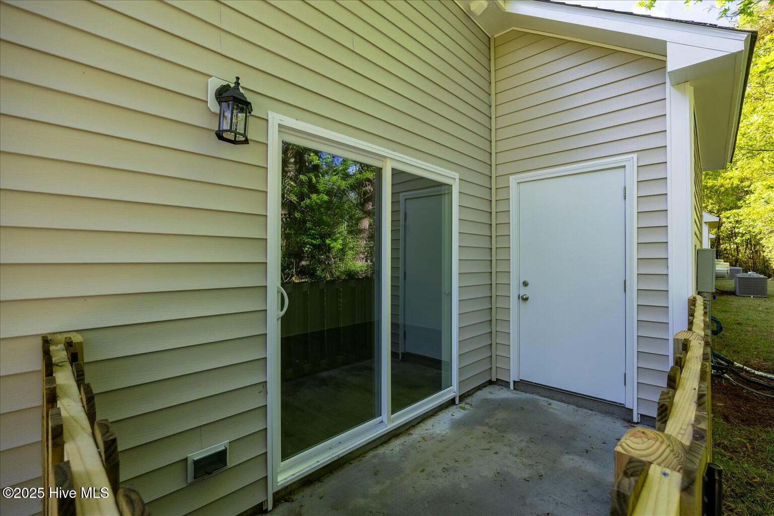 211 Lincoln Place Circle Property Photo 24