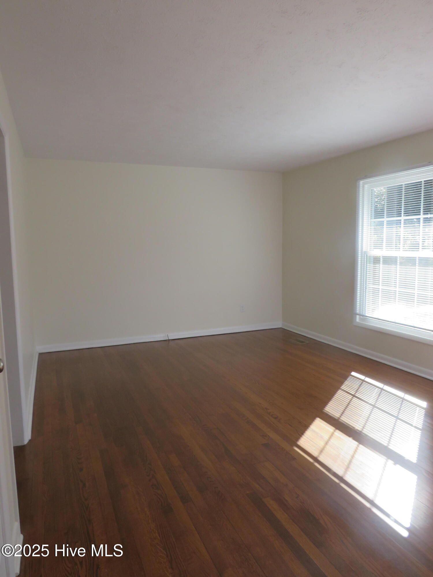 535 W Rhode Island Avenue Property Photo 4