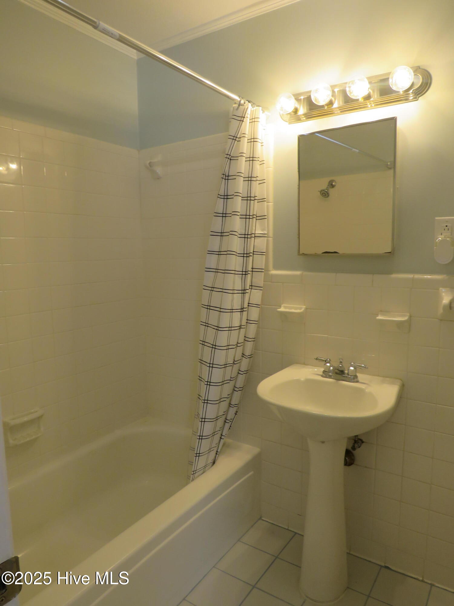 535 W Rhode Island Avenue Property Photo 5