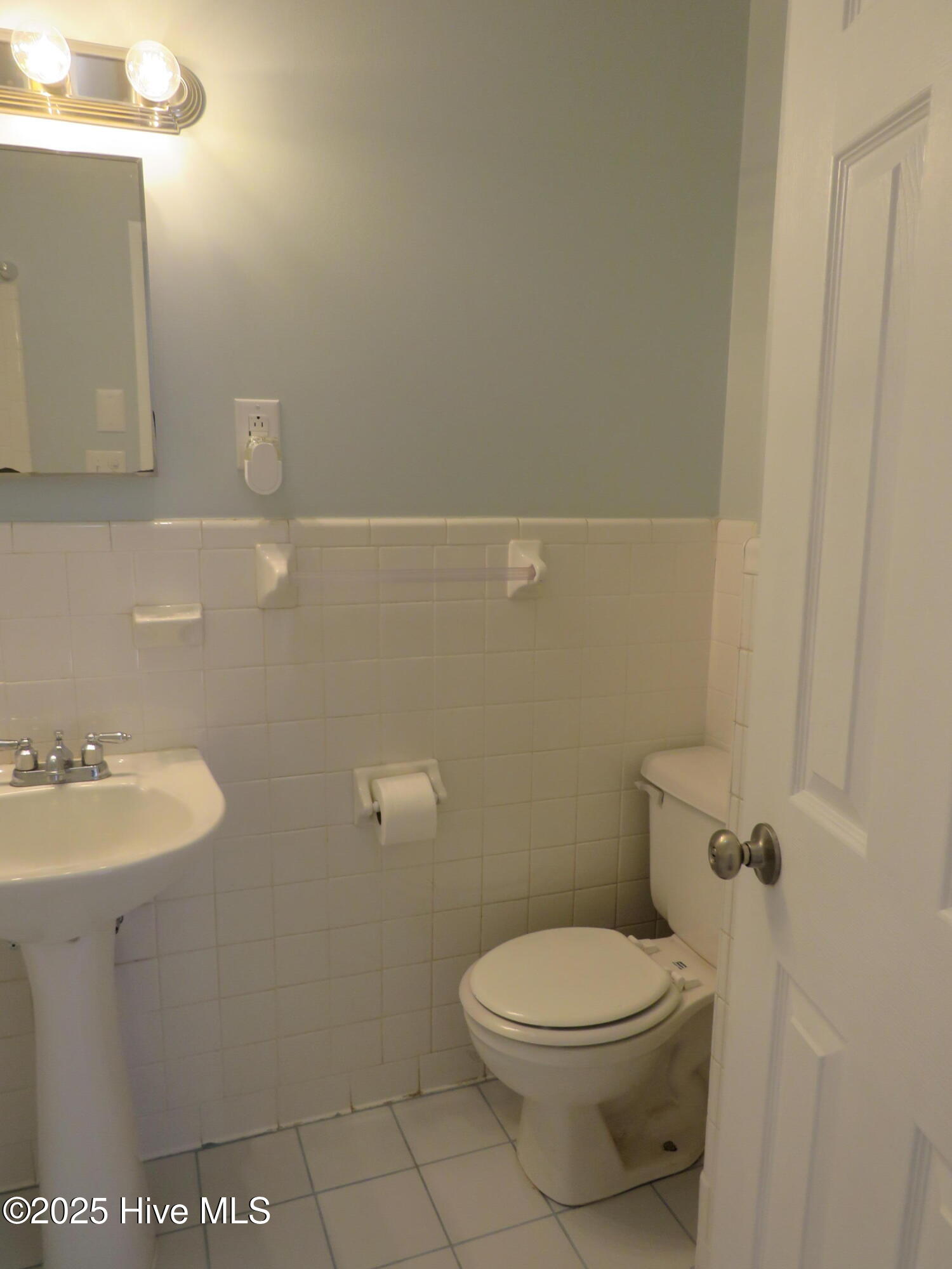 535 W Rhode Island Avenue Property Photo 6