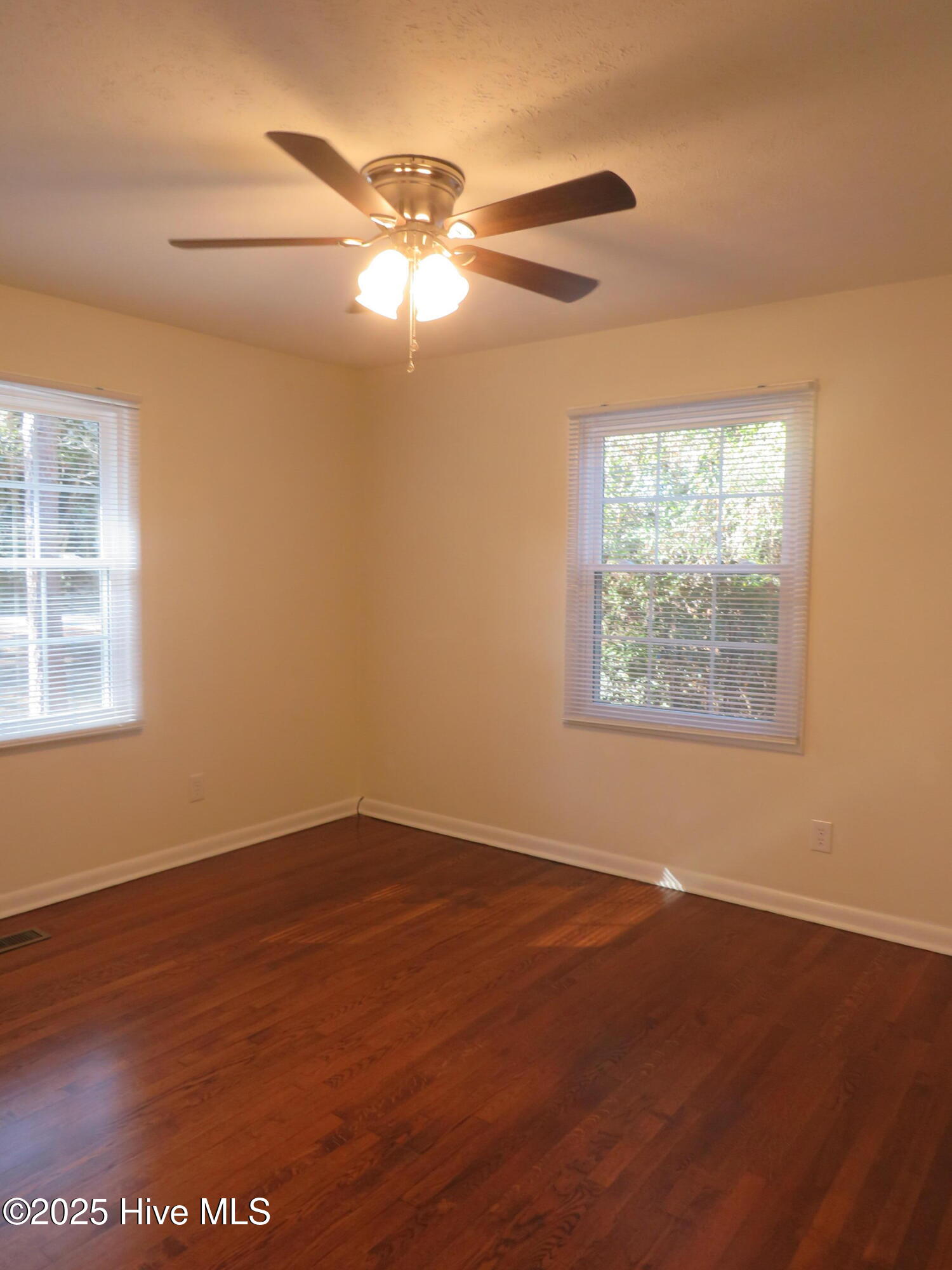 535 W Rhode Island Avenue Property Photo 8