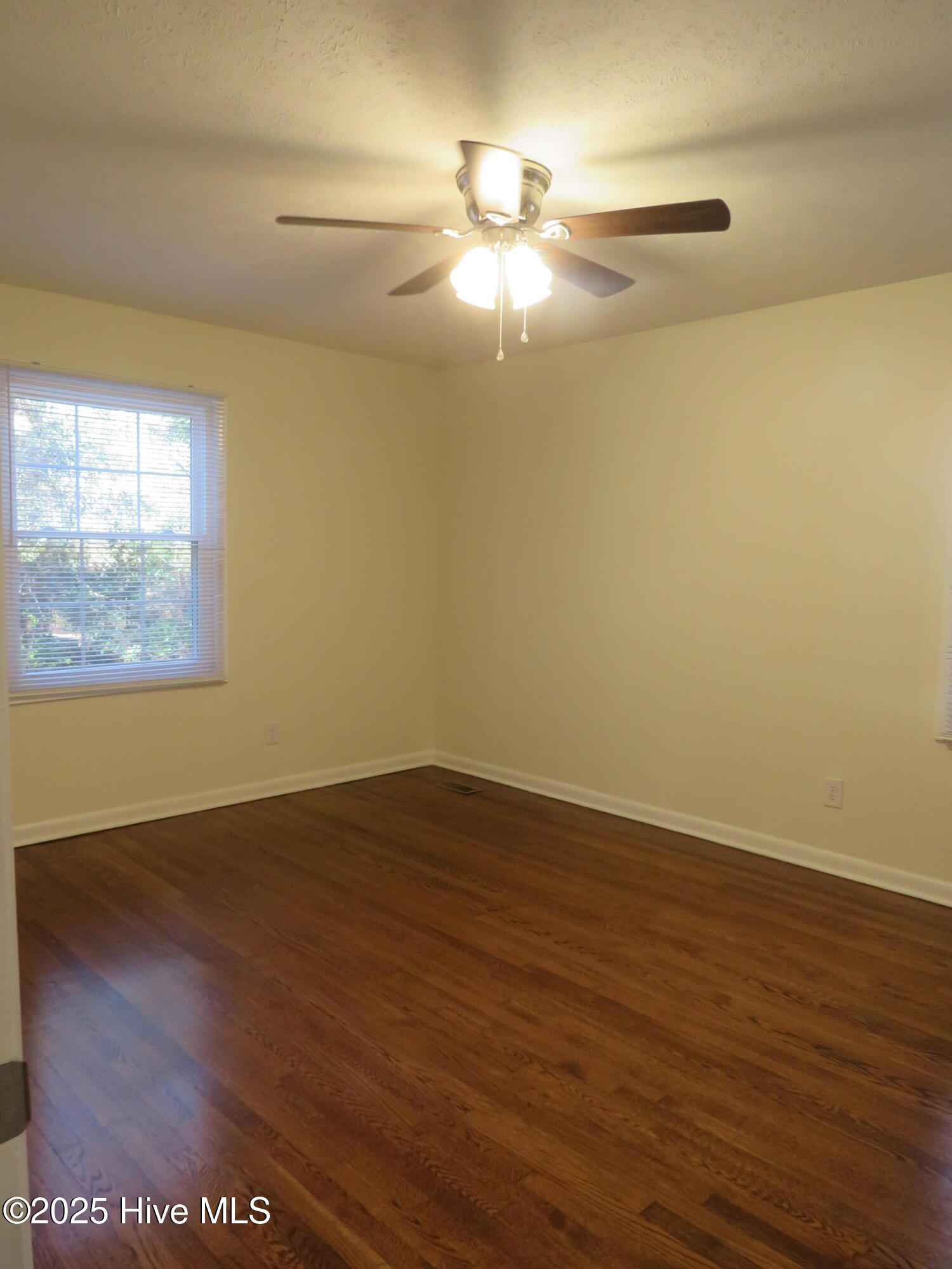 535 W Rhode Island Avenue Property Photo 10
