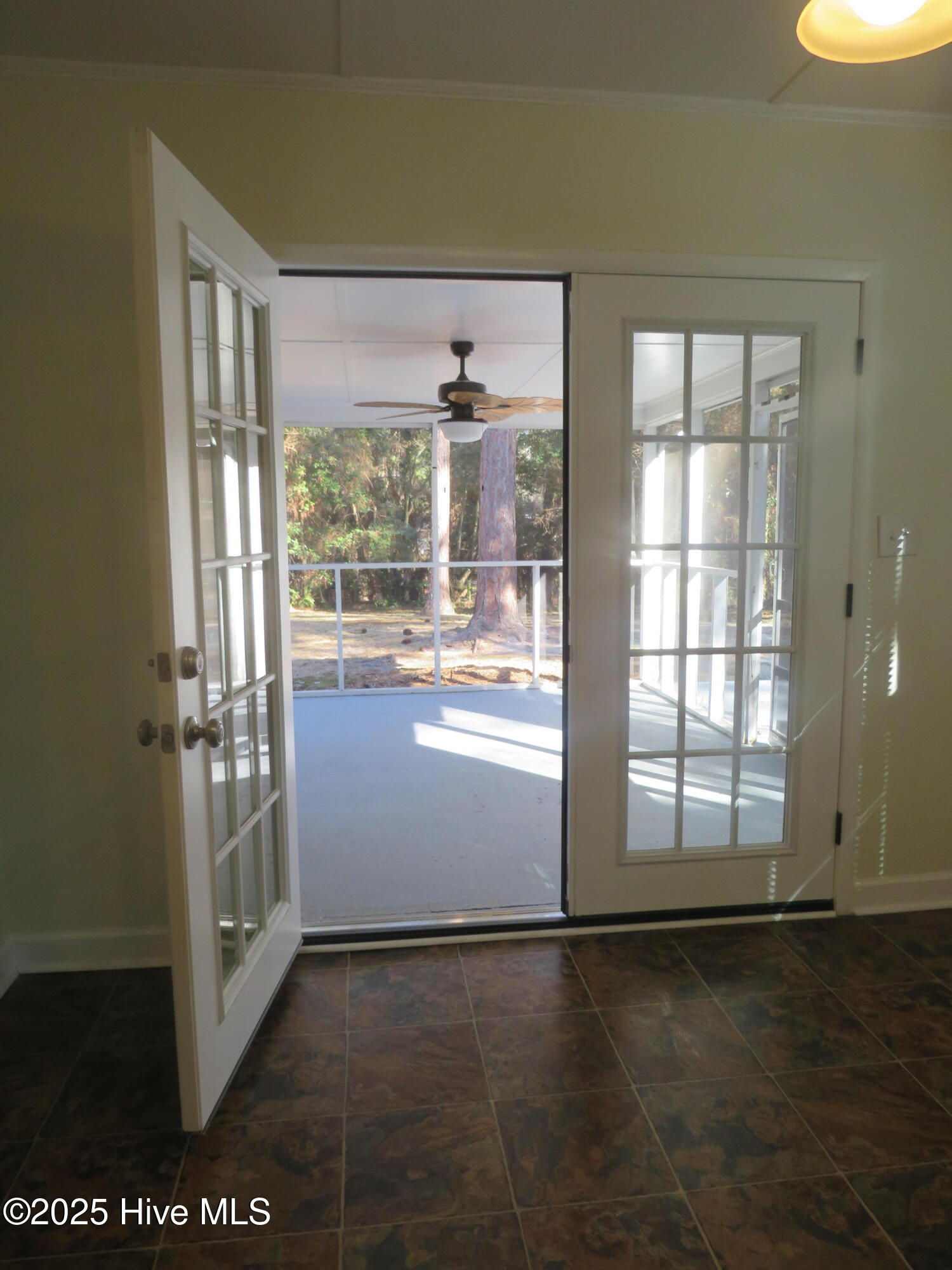 535 W Rhode Island Avenue Property Photo 18