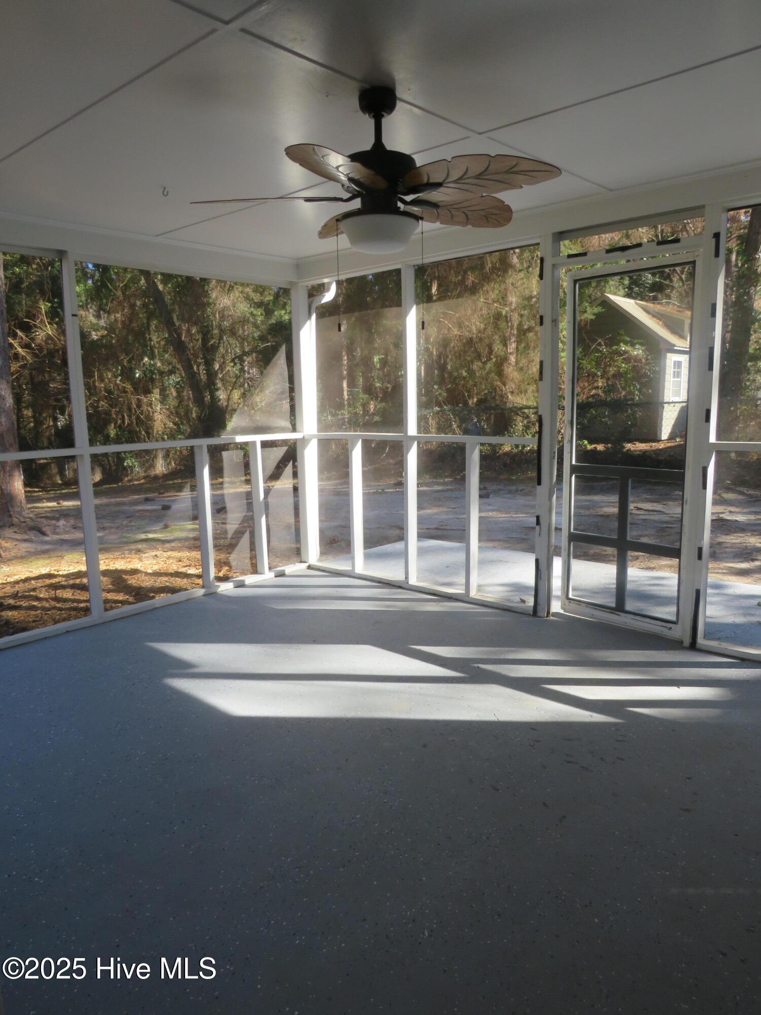 535 W Rhode Island Avenue Property Photo 20