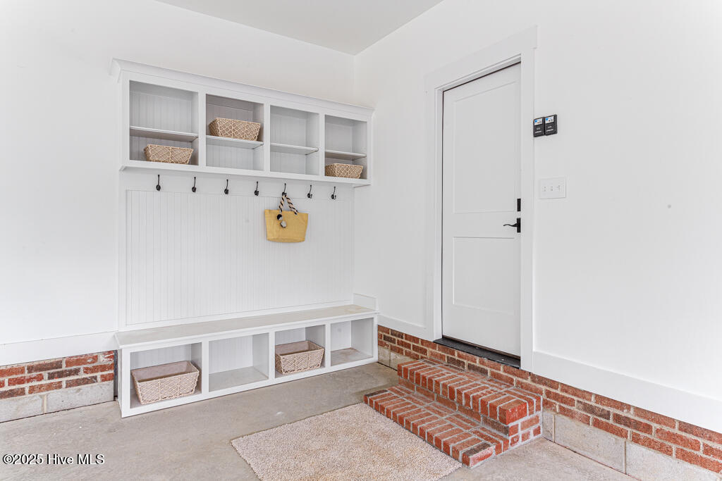 101 White Drive Property Photo 32