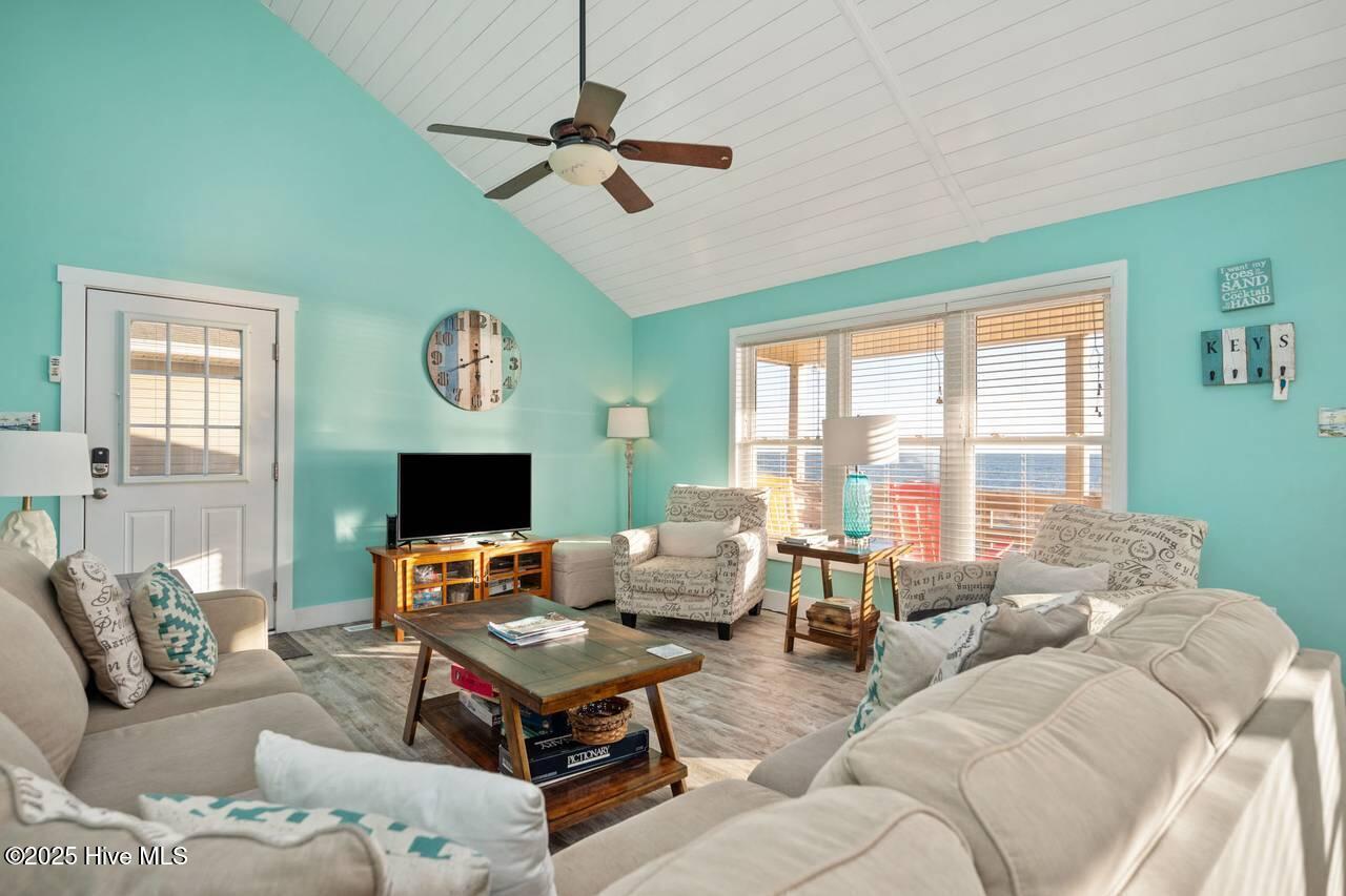 1919 E Beach Drive Property Photo 7
