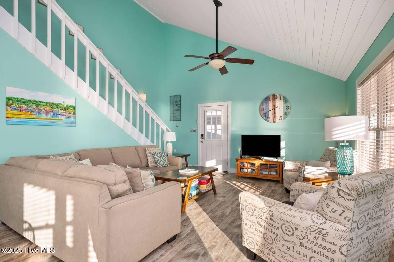 1919 E Beach Drive Property Photo 8
