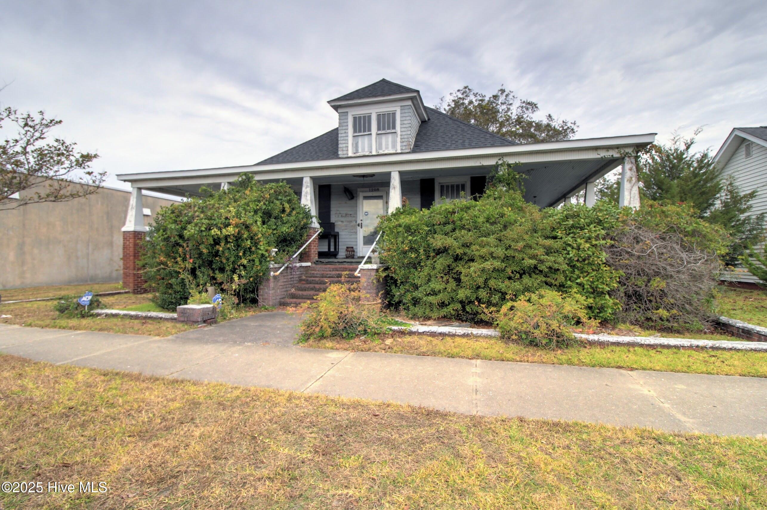 1208 Arendell Street Property Photo 1