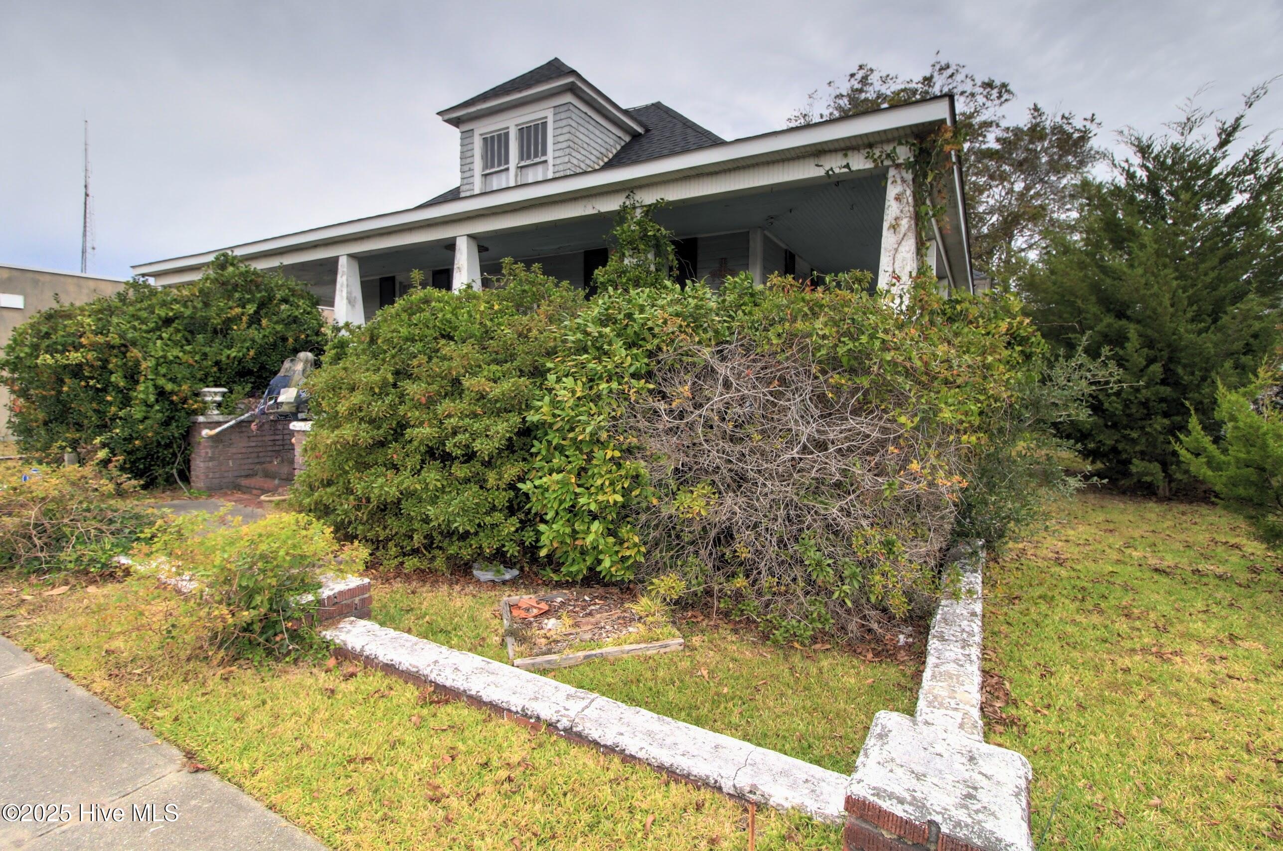1208 Arendell Street Property Photo 2