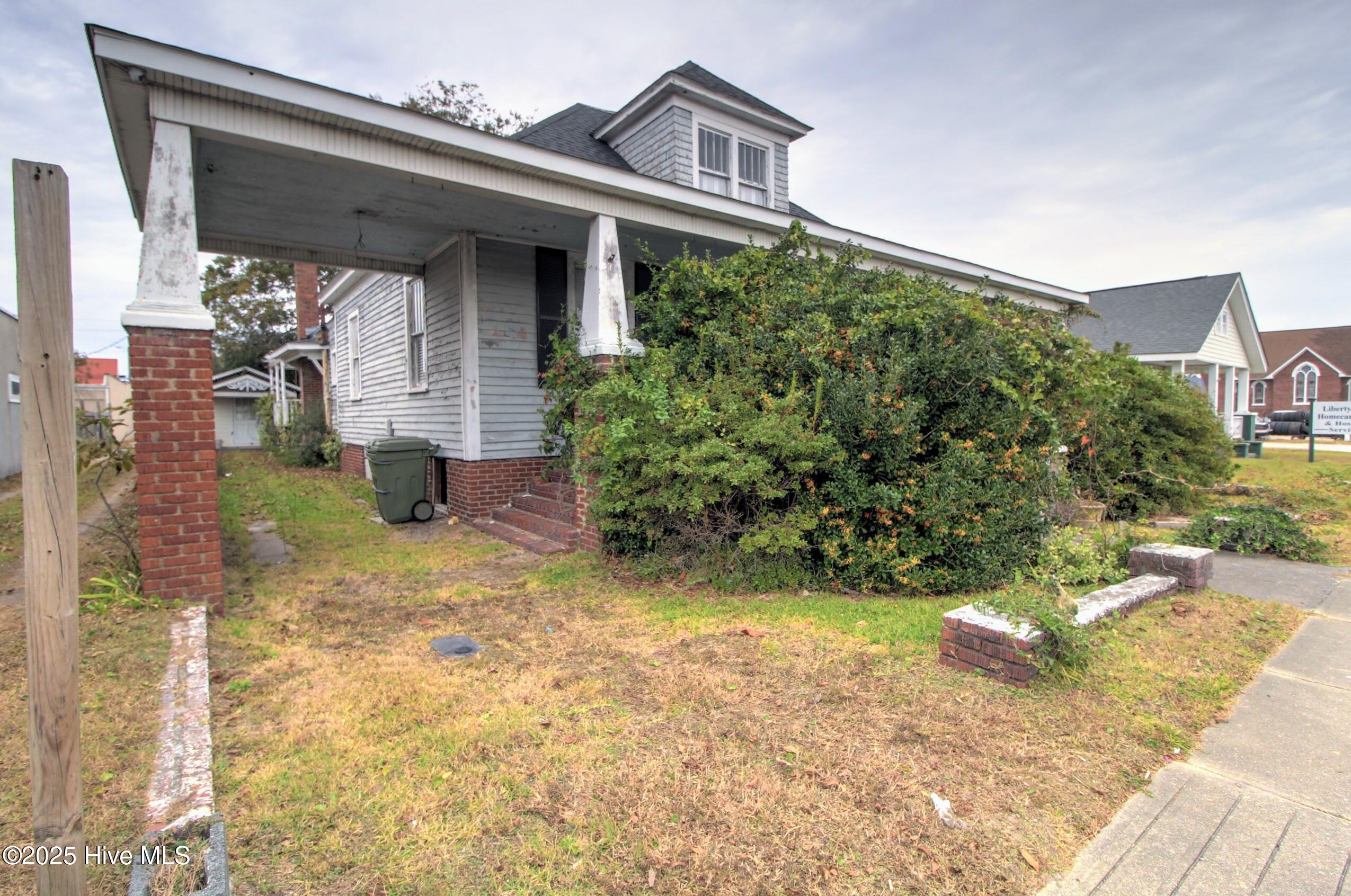 1208 Arendell Street Property Photo 9