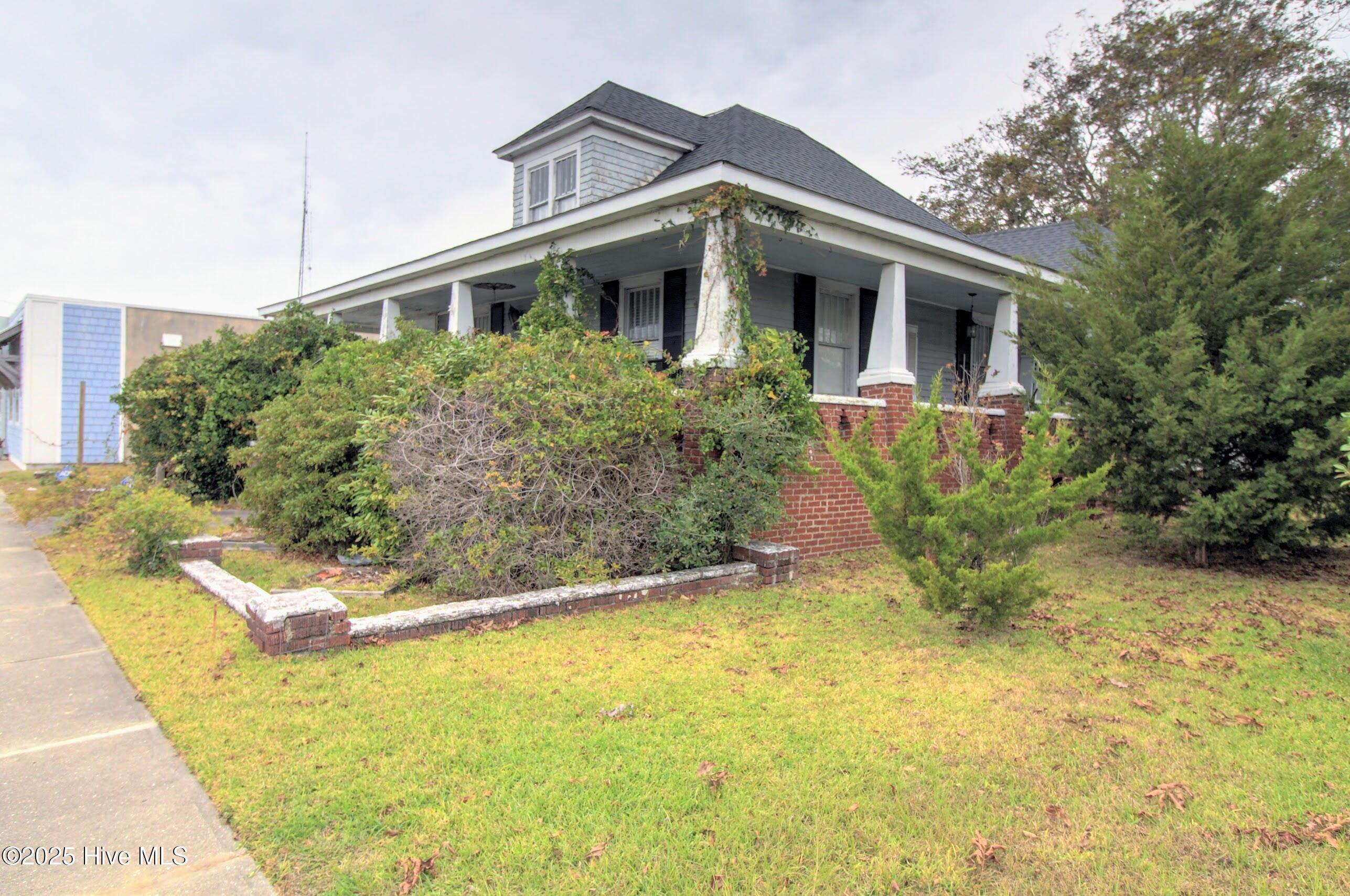 1208 Arendell Street Property Photo 16