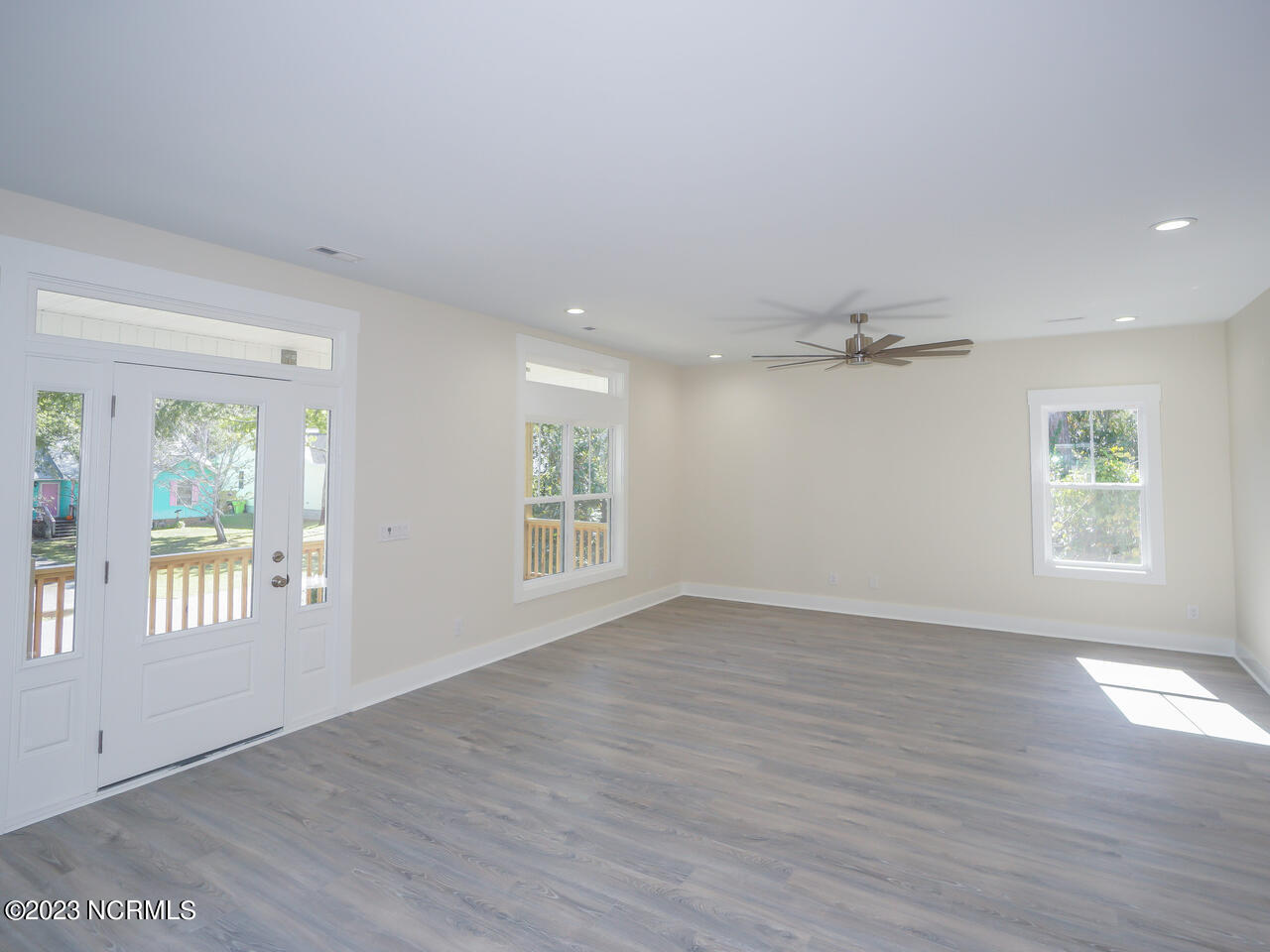 335 Ne 41st Street Property Photo 4
