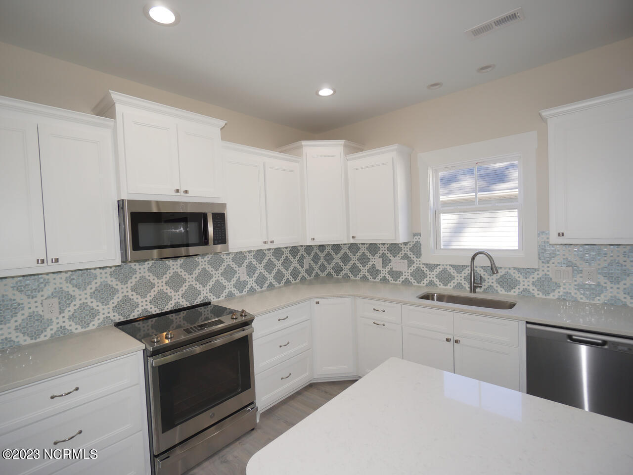 335 Ne 41st Street Property Photo 10