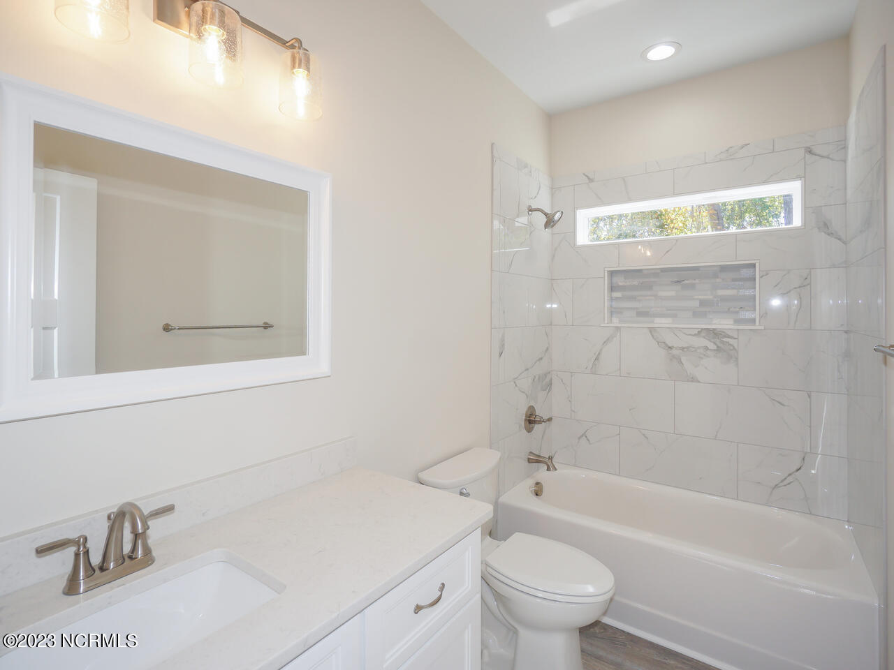 335 Ne 41st Street Property Photo 13