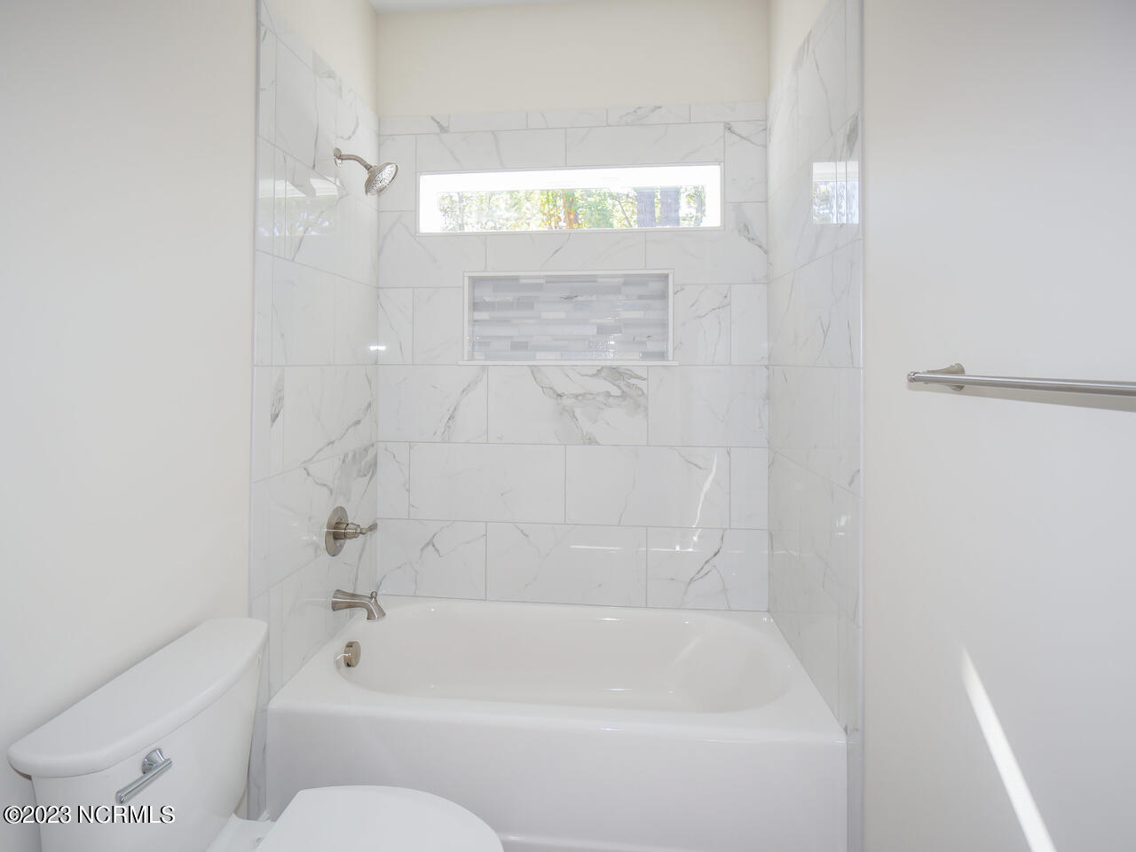 335 Ne 41st Street Property Photo 14