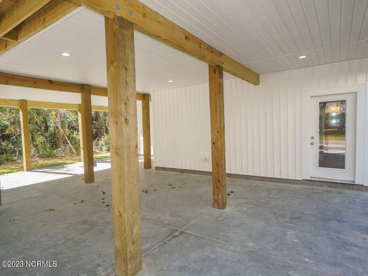 335 Ne 41st Street Property Photo 27
