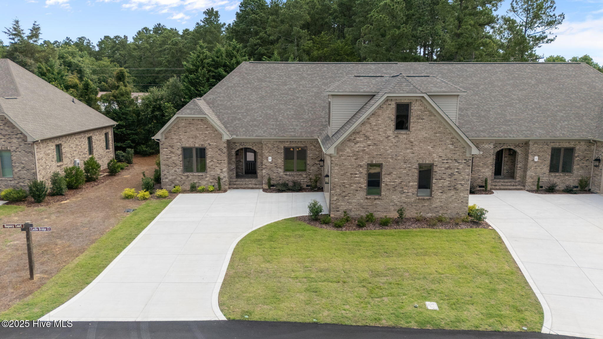6 Castle Bridge Court Property Photo 2