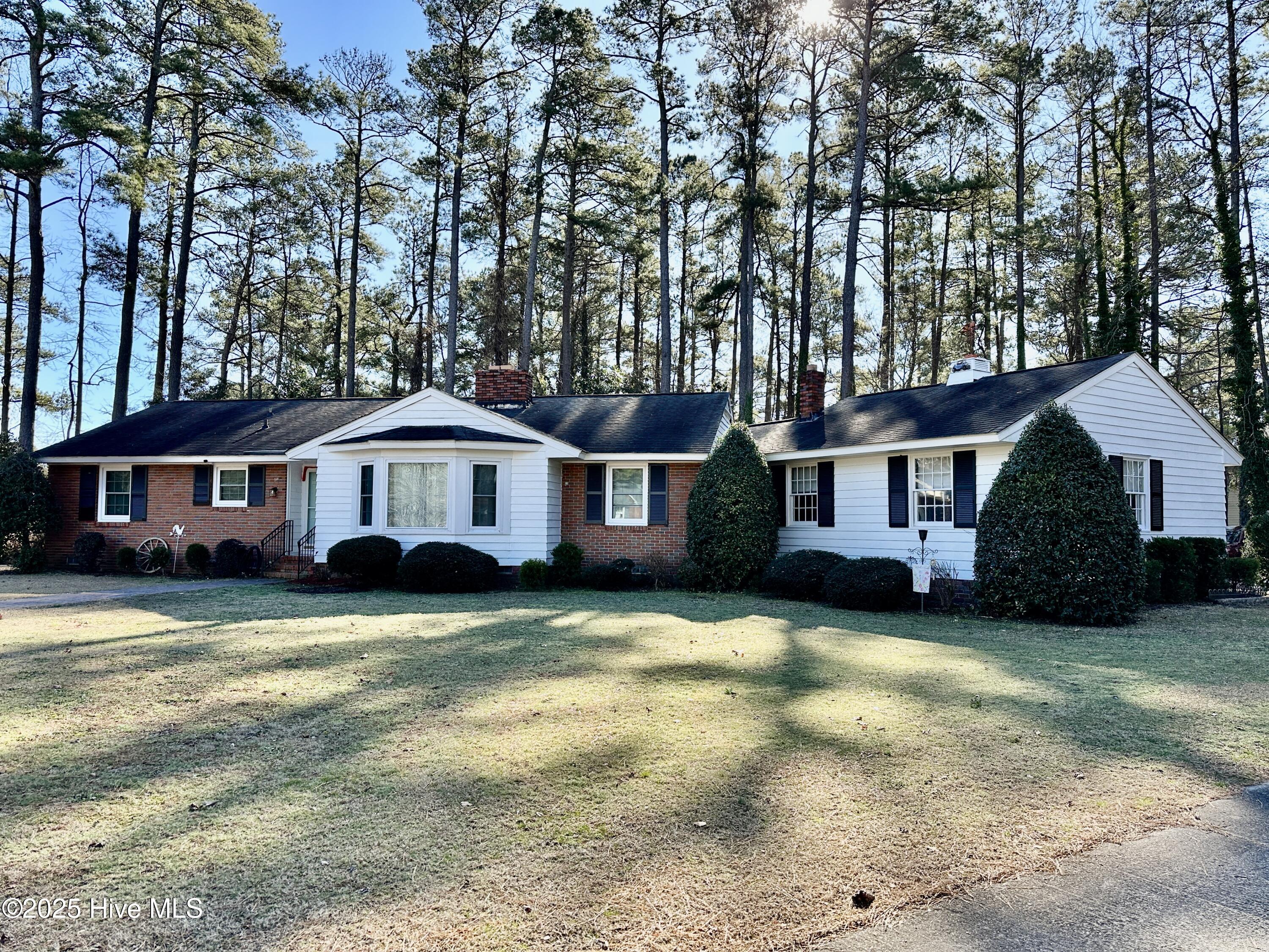 1103 Taylor Circle Property Photo 2