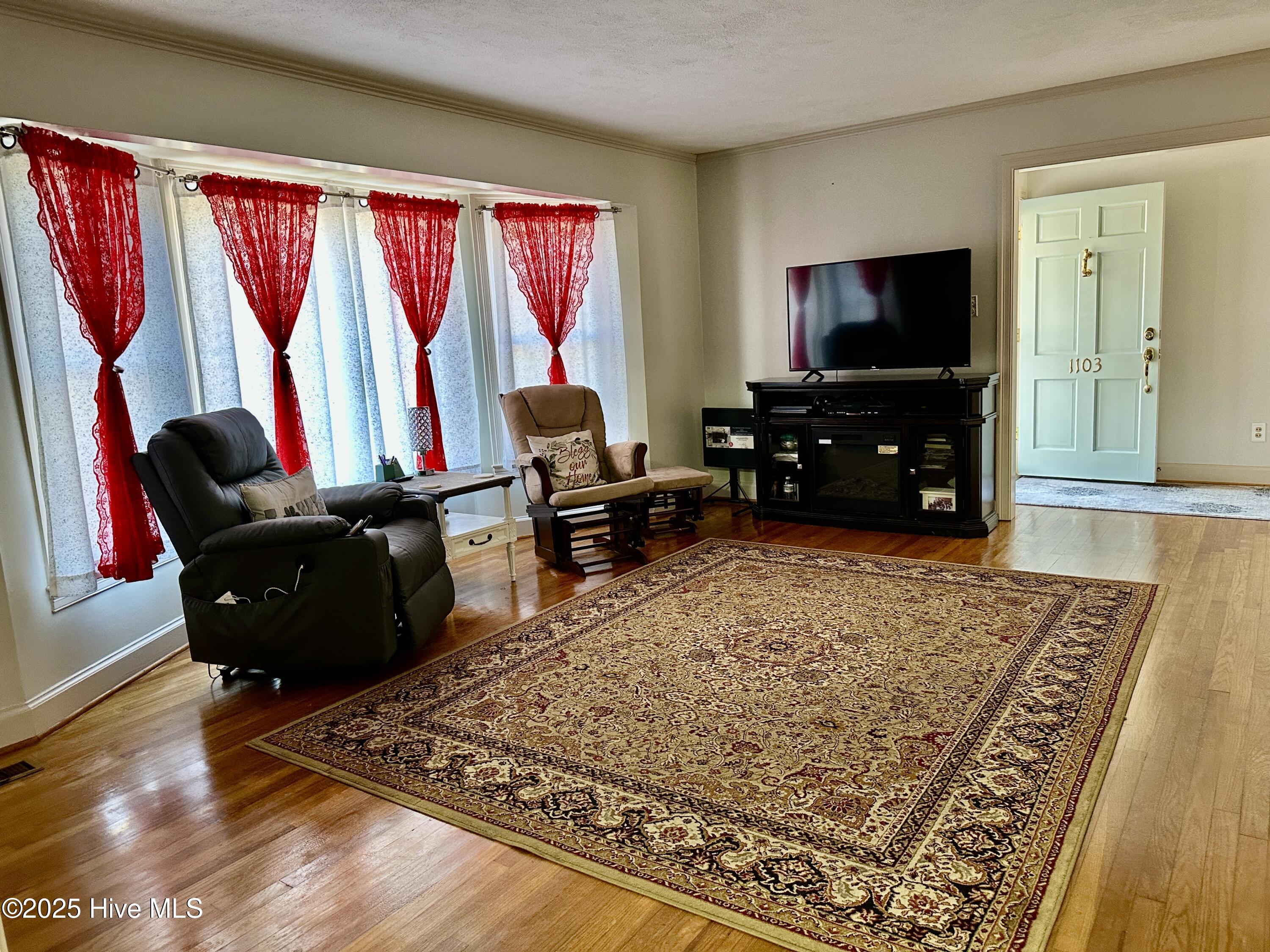 1103 Taylor Circle Property Photo 8