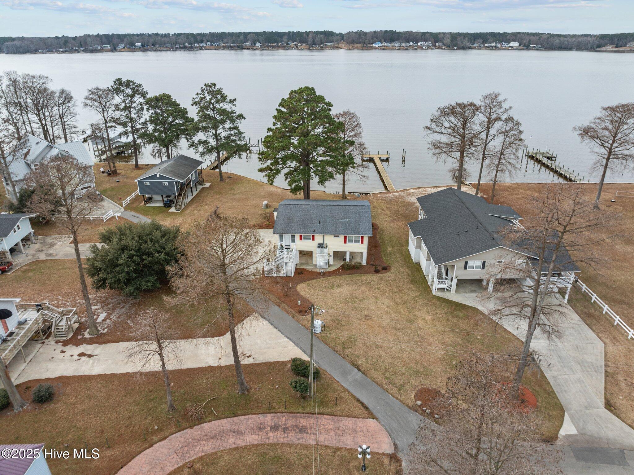 22 Oak Point Road