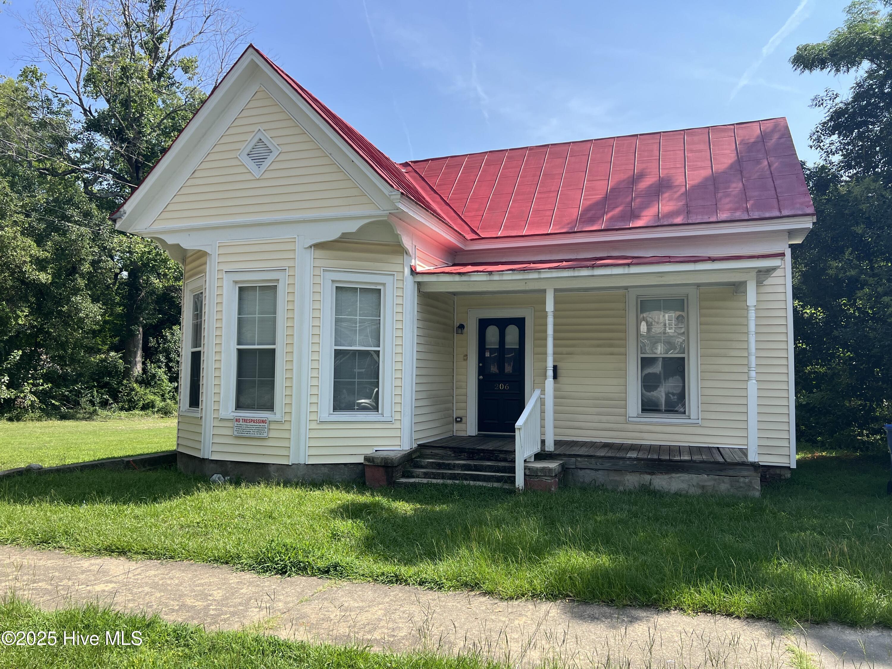 206 Vance Street Property Photo