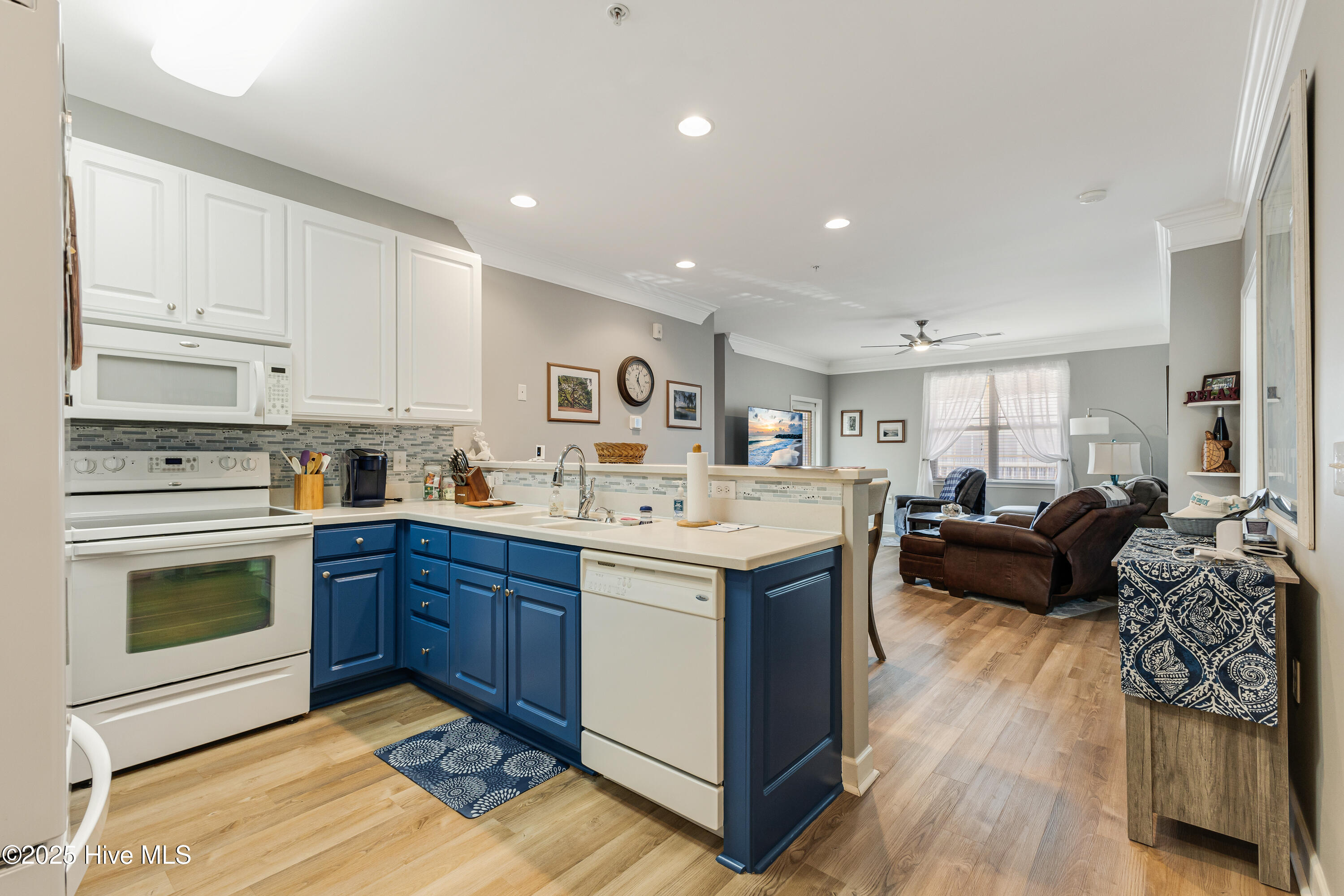 395 S Crow Creek Drive Unit 1518 Property Photo 3